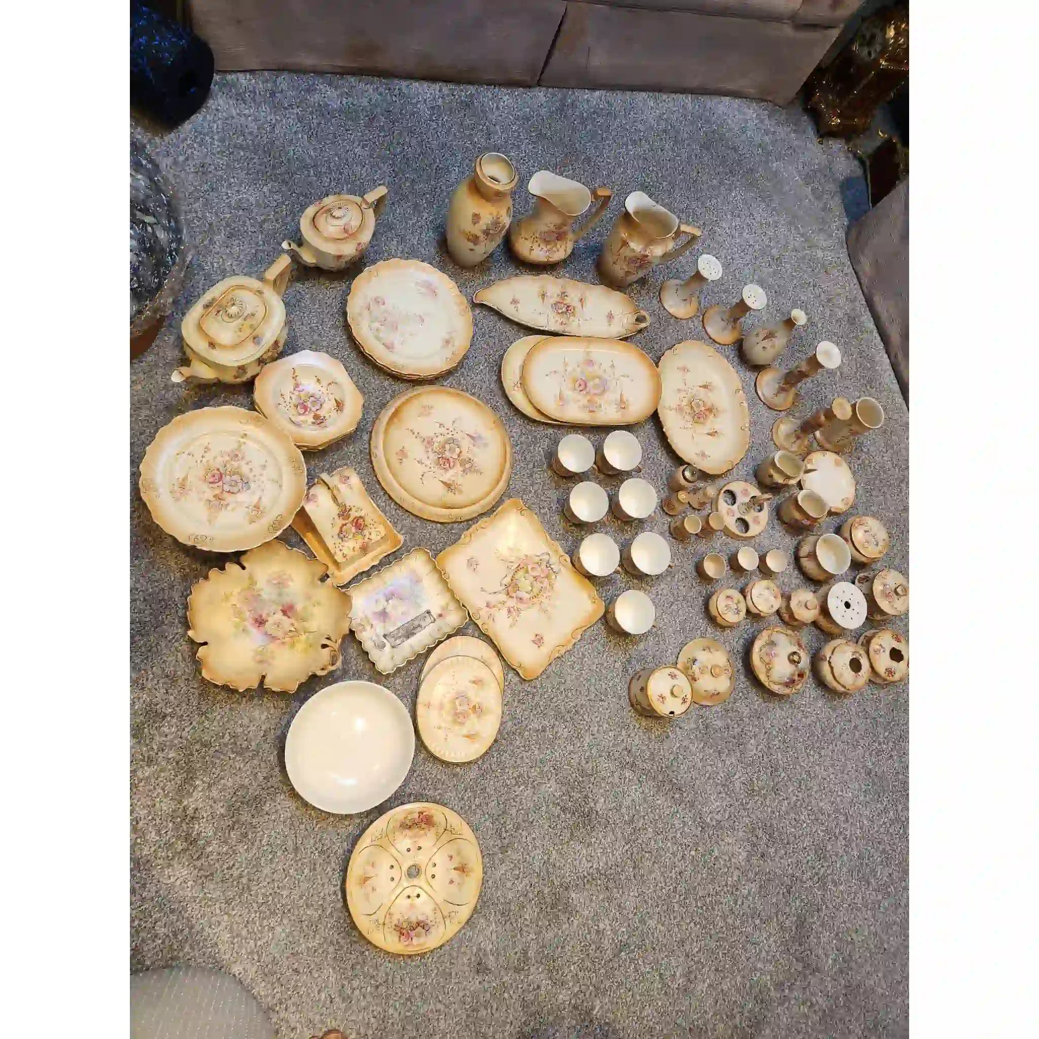 【】 装飾的な食器セット