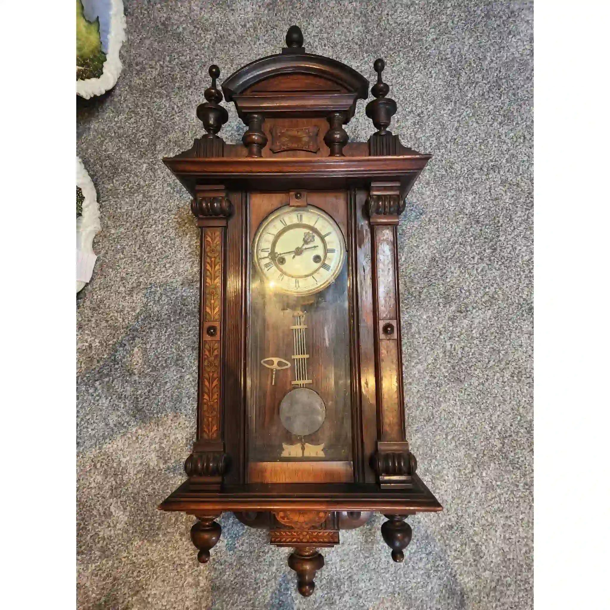 【アンティーク】 振り子付きの木製壁時計 / レギュレーター形式 / 19世紀後半から20世紀初頭 / ドイツ,イギリス / フィニアル,フローラルモチーフ