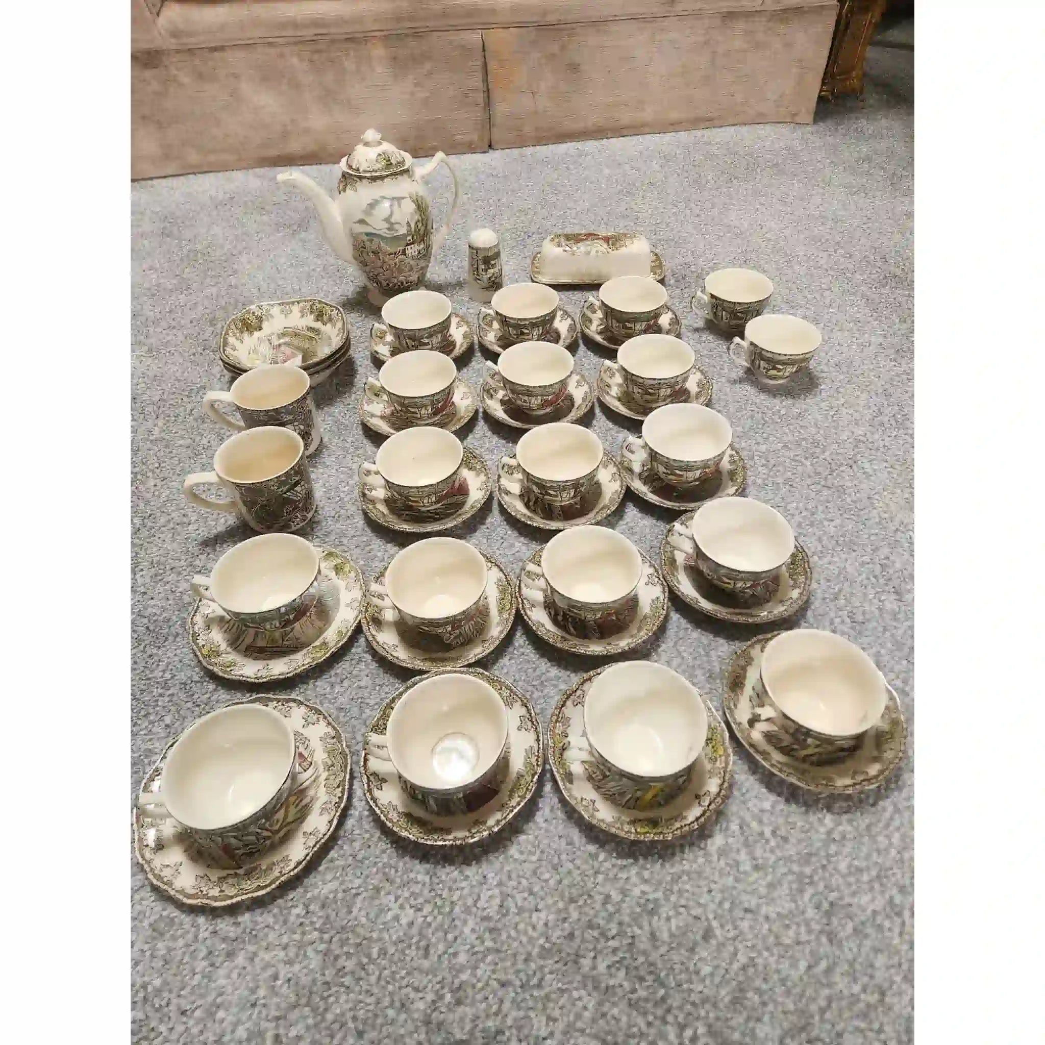 【】 塩こし器とバター皿のセット入りのティーセット