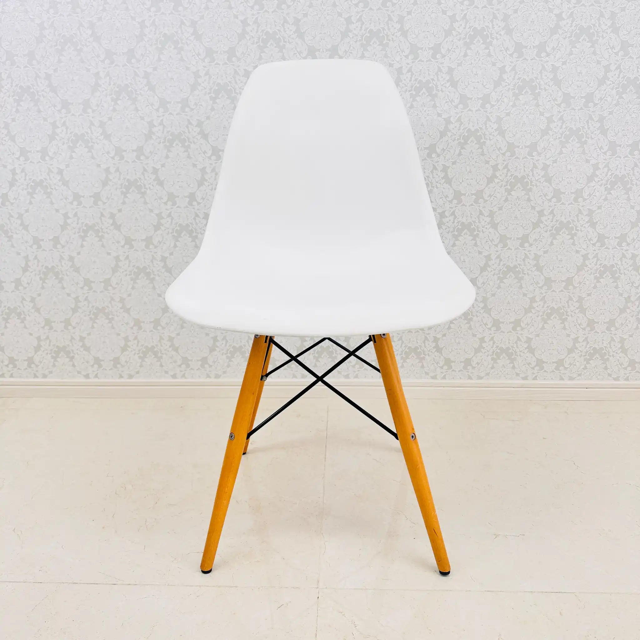 【リユース】 ダイニングチェア / ポリプロピレン 合金銅