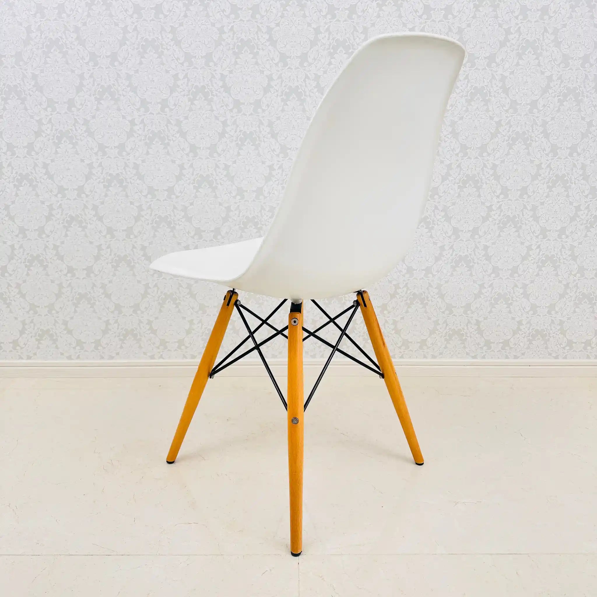 【リユース】 ダイニングチェア / ポリプロピレン 合金銅