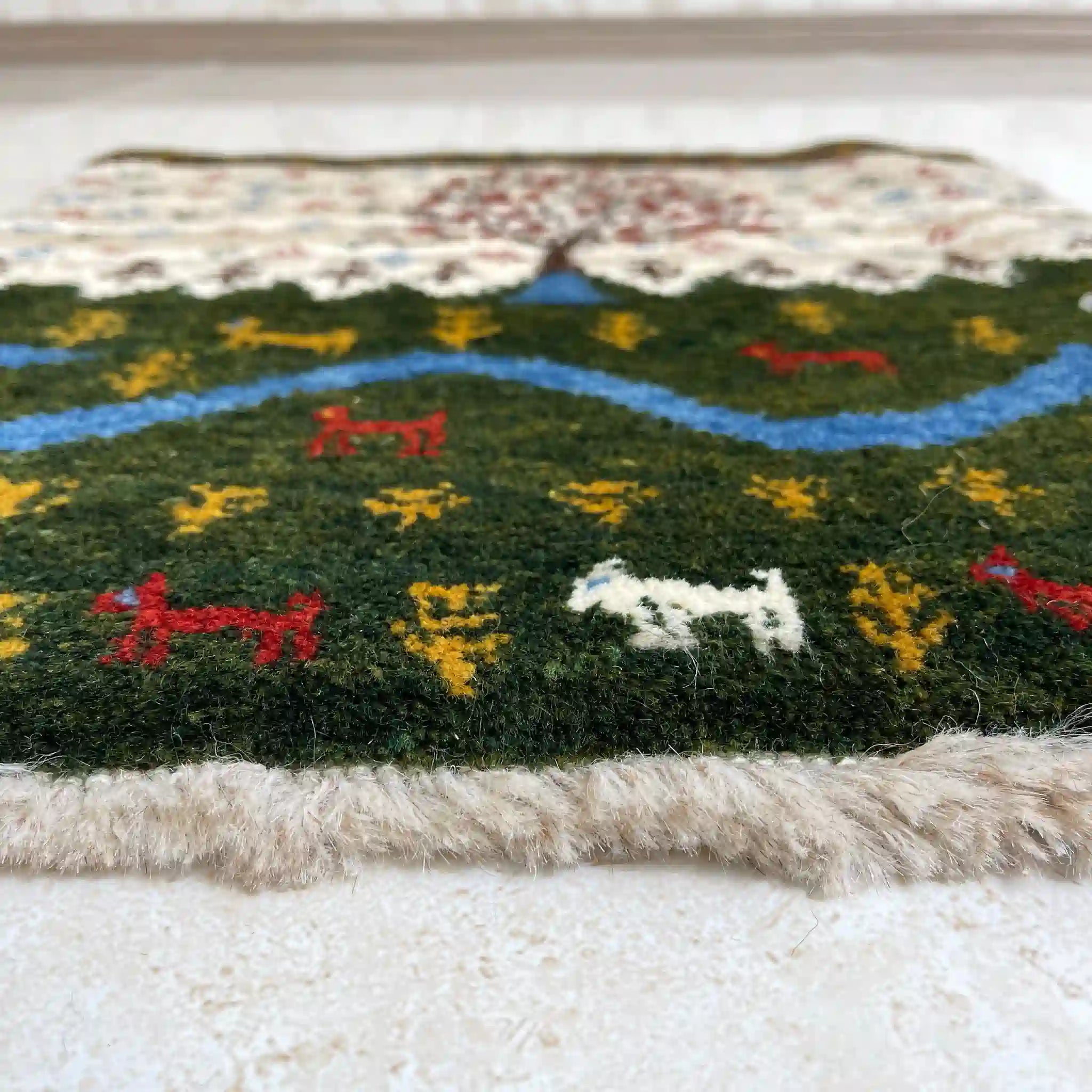 【絨毯/ラグ/ペルシャ絨毯】 ギャッベ 52×47 シラーズ産 / ウール イラン カシュクール / 手織り / 草木染め