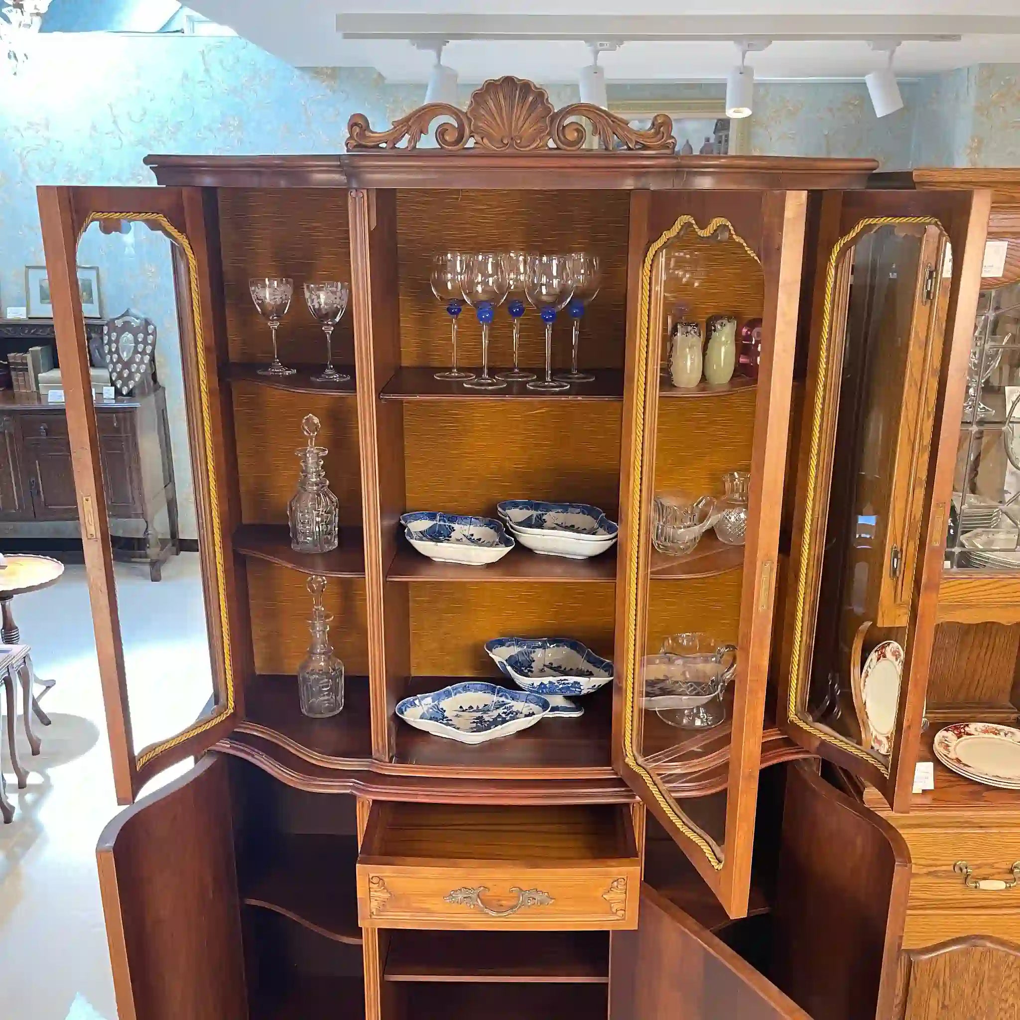 【リユース】リビングボード アンティーク調 18世紀スタイル