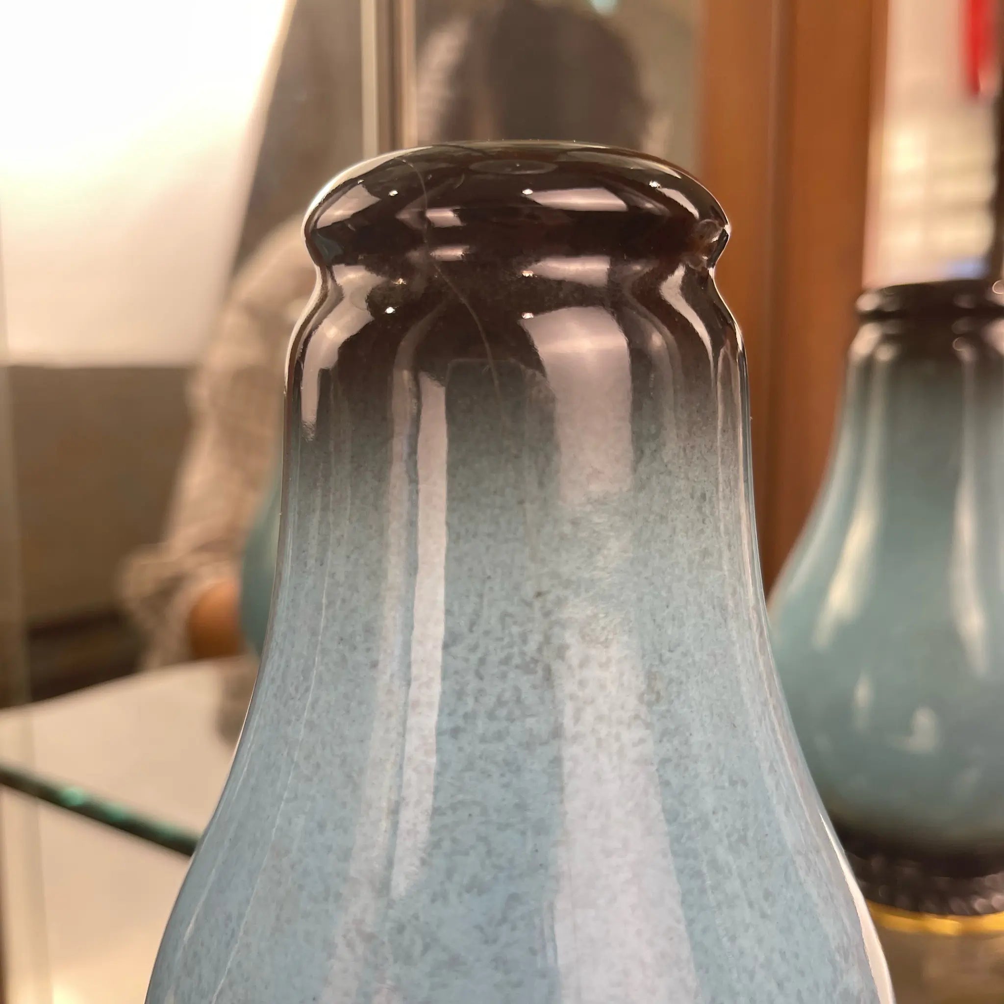 【アンティーク】磁器製花瓶 ブルーブラック