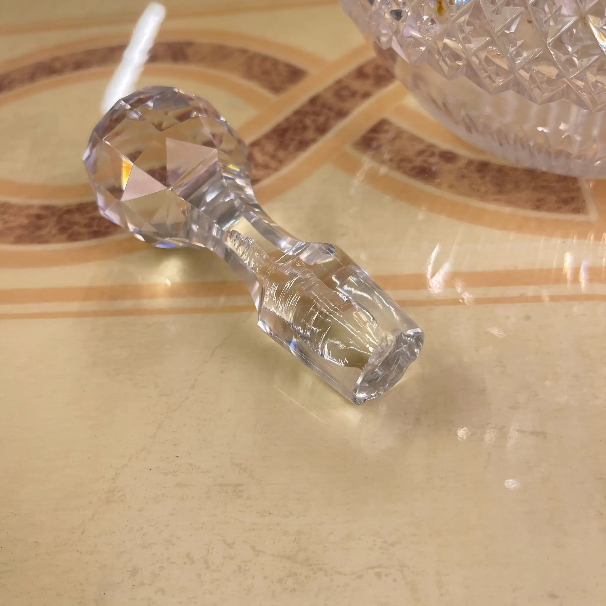 【アンティーク】 デキャンタ / ダイヤモンドカット / イギリス