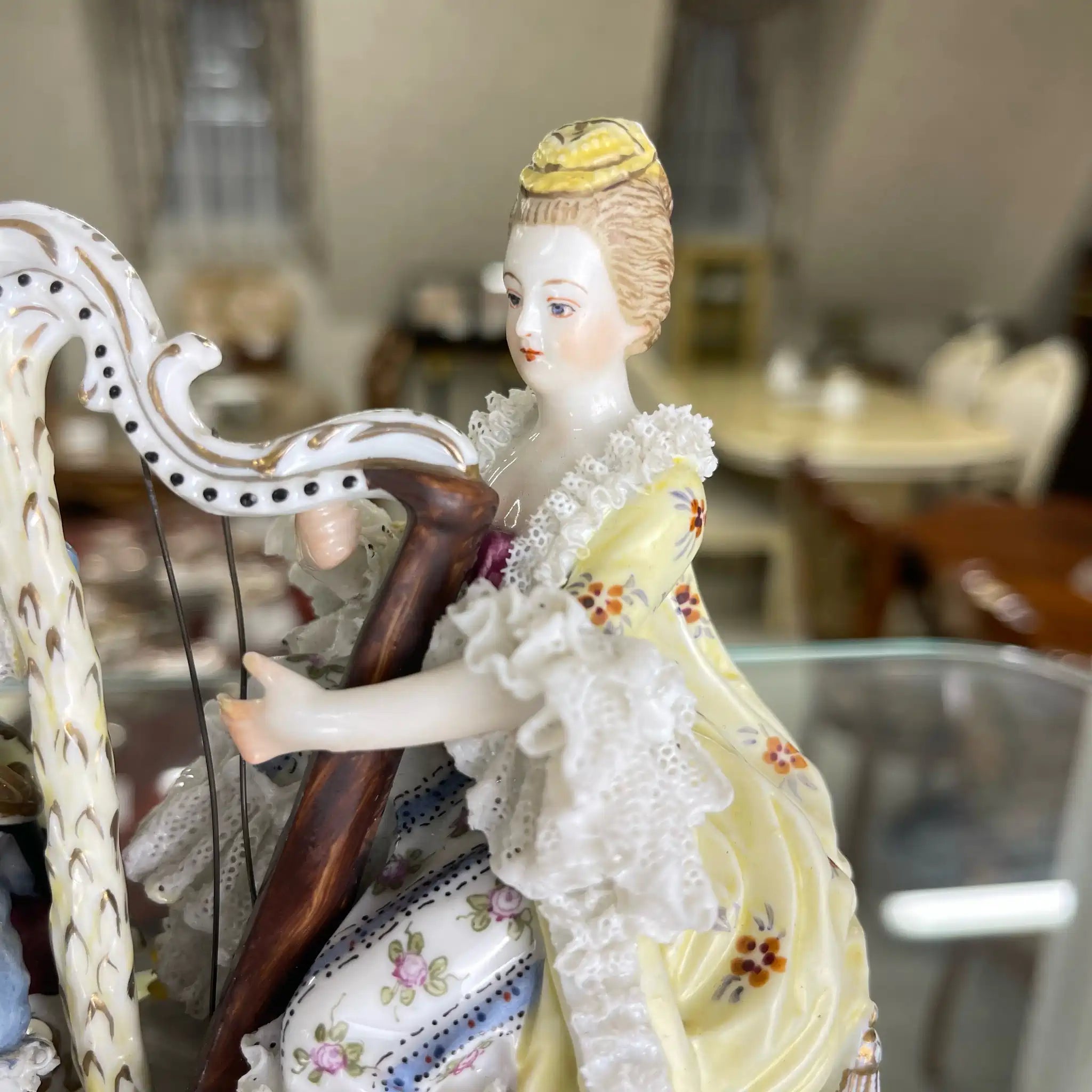 【アンティーク】 フィギュリン(陶器人形) / Vienna Porcelain(ウィーンポーセリン) / ハープを演奏する淑女と紳士 / 18世紀 / オーストリア