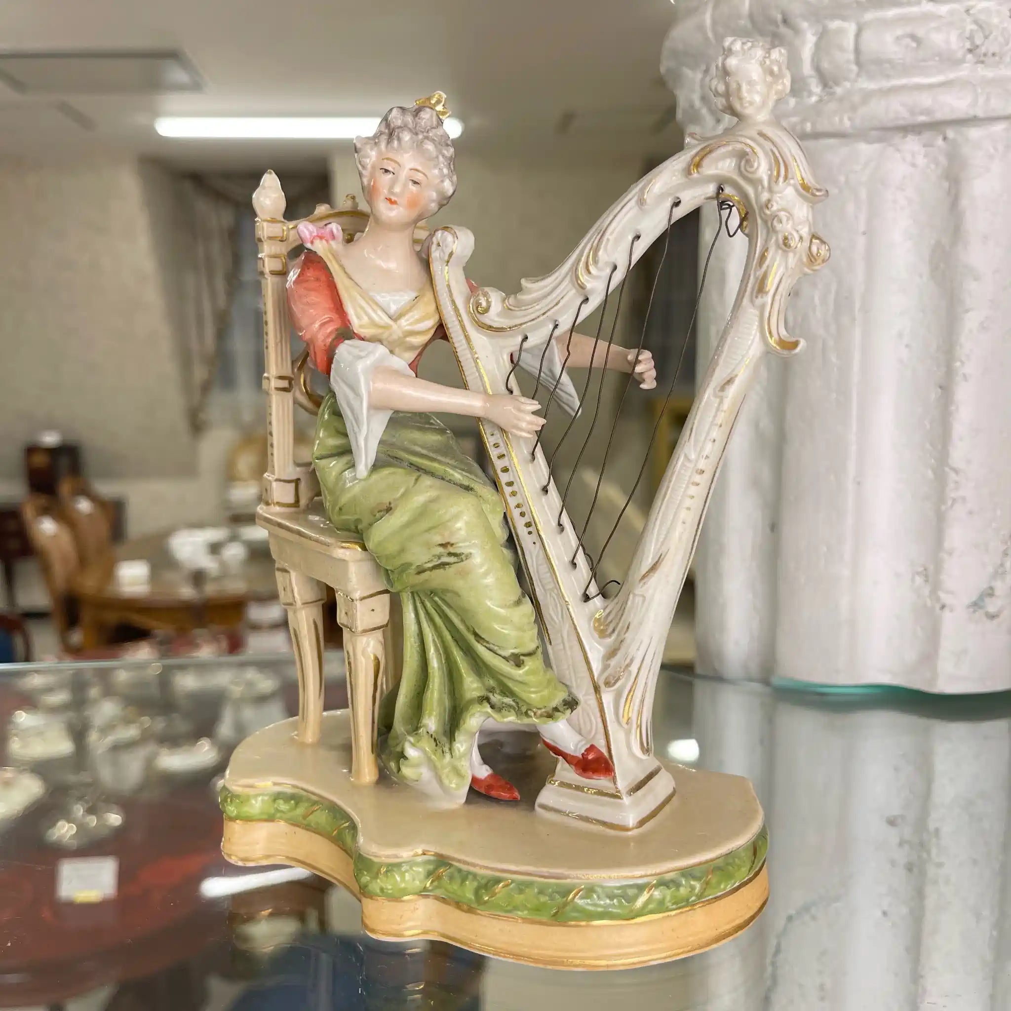 【アンティーク】 フィギュリン(陶器人形) / Staffordshire(スタッフフォードジャー) / ハープ演奏者 / 19世紀以降 / イギリス