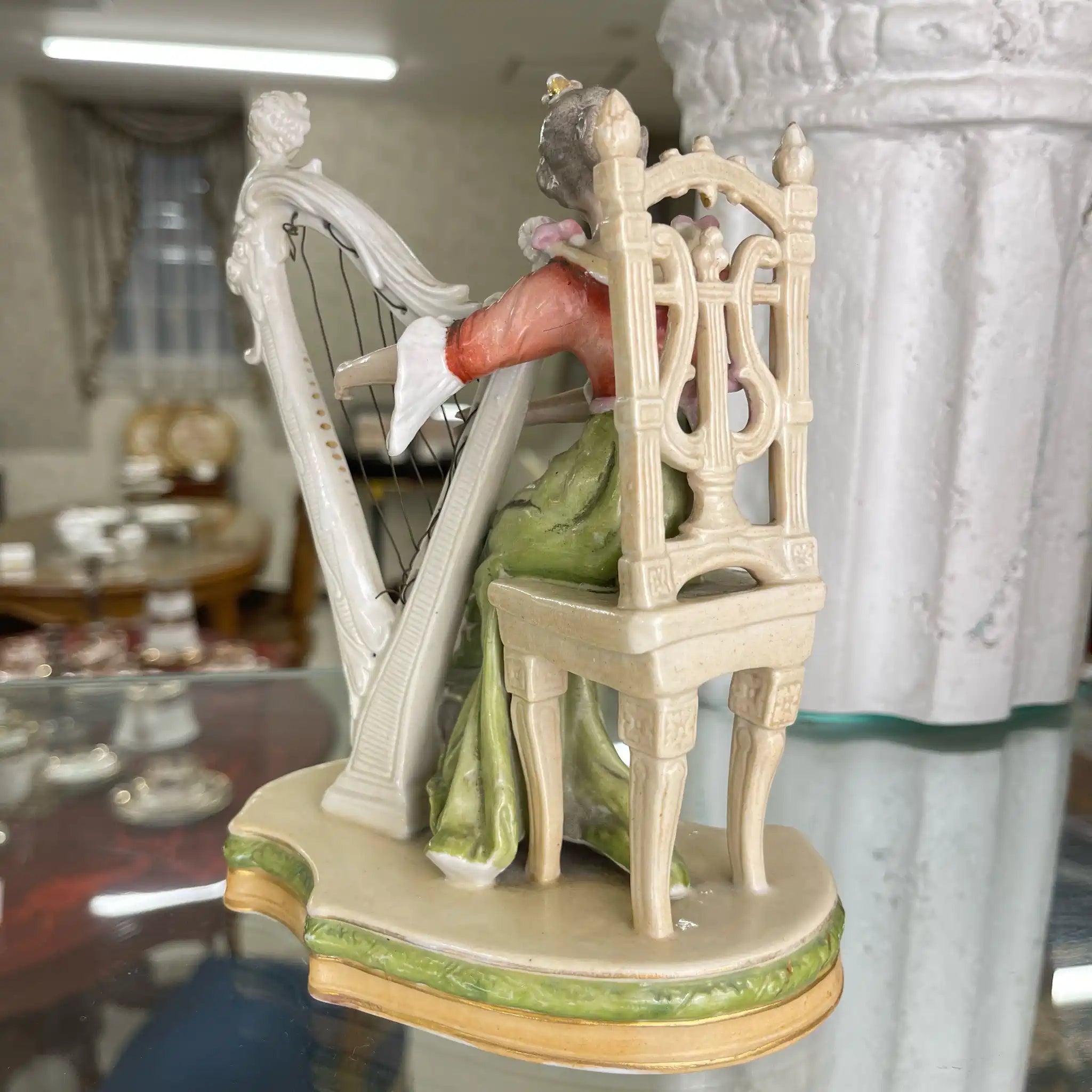 【アンティーク】 フィギュリン(陶器人形) / Staffordshire(スタッフフォードジャー) / ハープ演奏者 / 19世紀以降 / イギリス