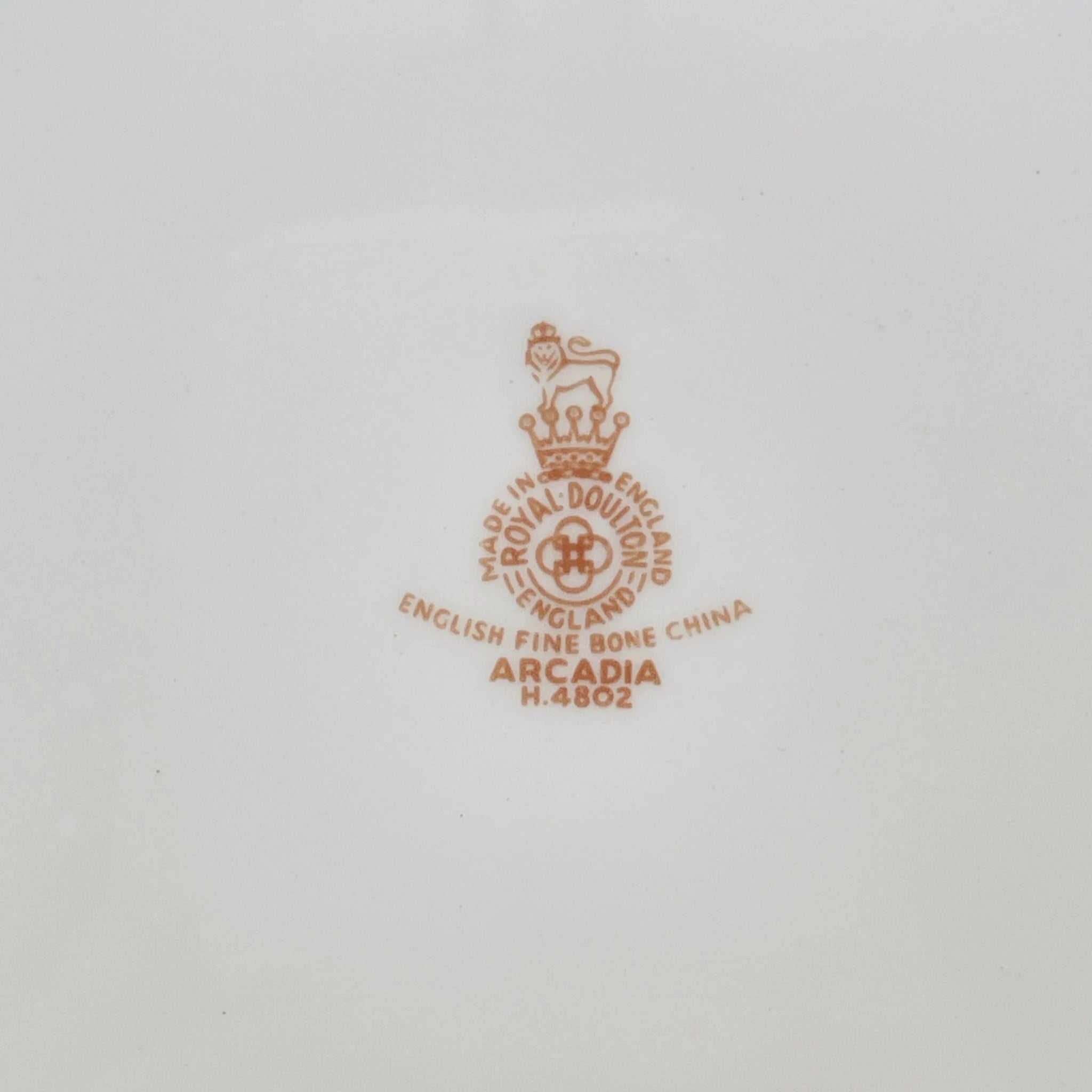 【リユース】 プレート(皿) / Royal Doulton(ロイヤル ドルトン) / Arcadia / Fine Bone China / イギリス