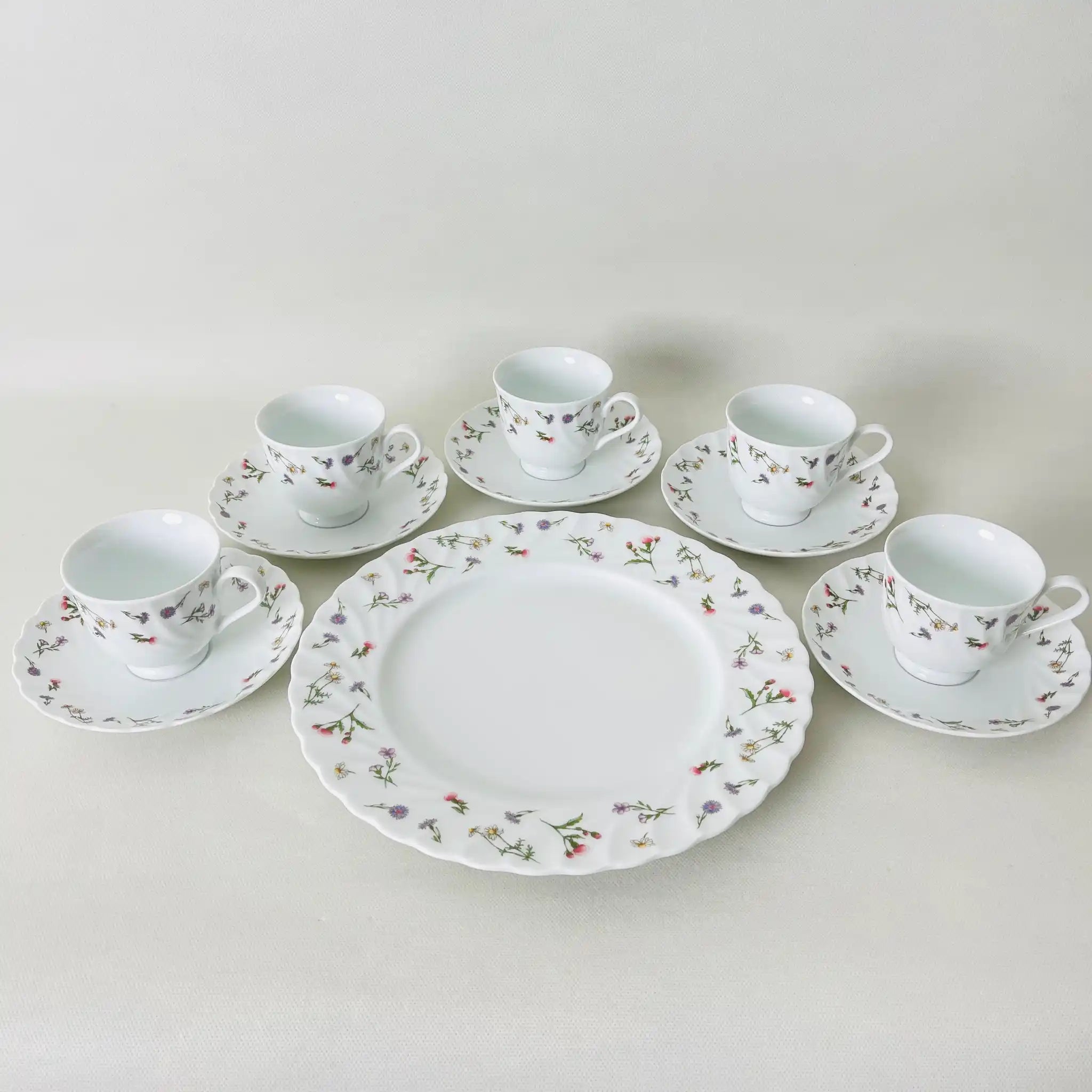 【リユース】サロンセット 大皿×1 ティーカップセット×5 小花柄 Noritake / 未使用 箱付き