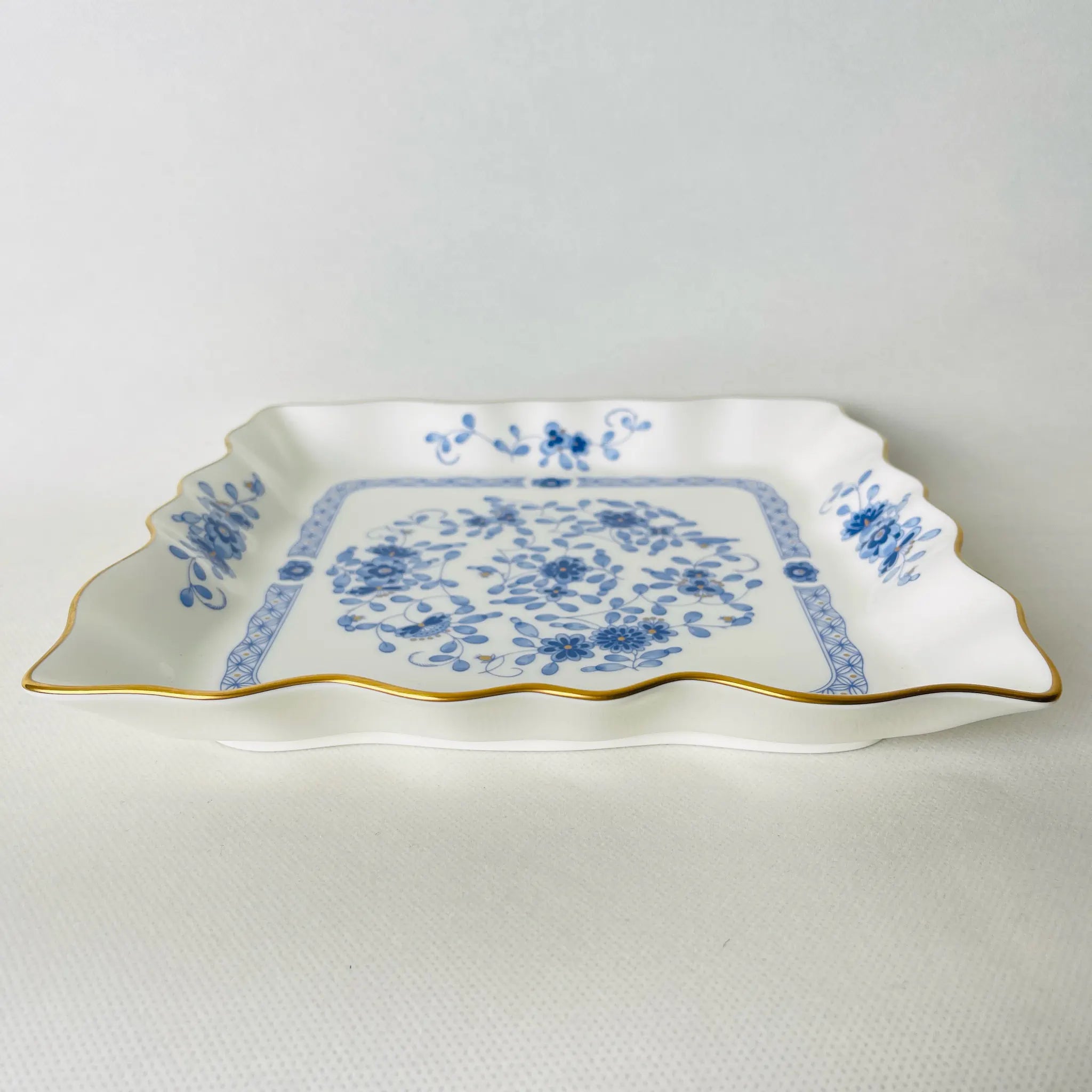 【リユース】フレアープレート 未使用 NARUMI / Bone China