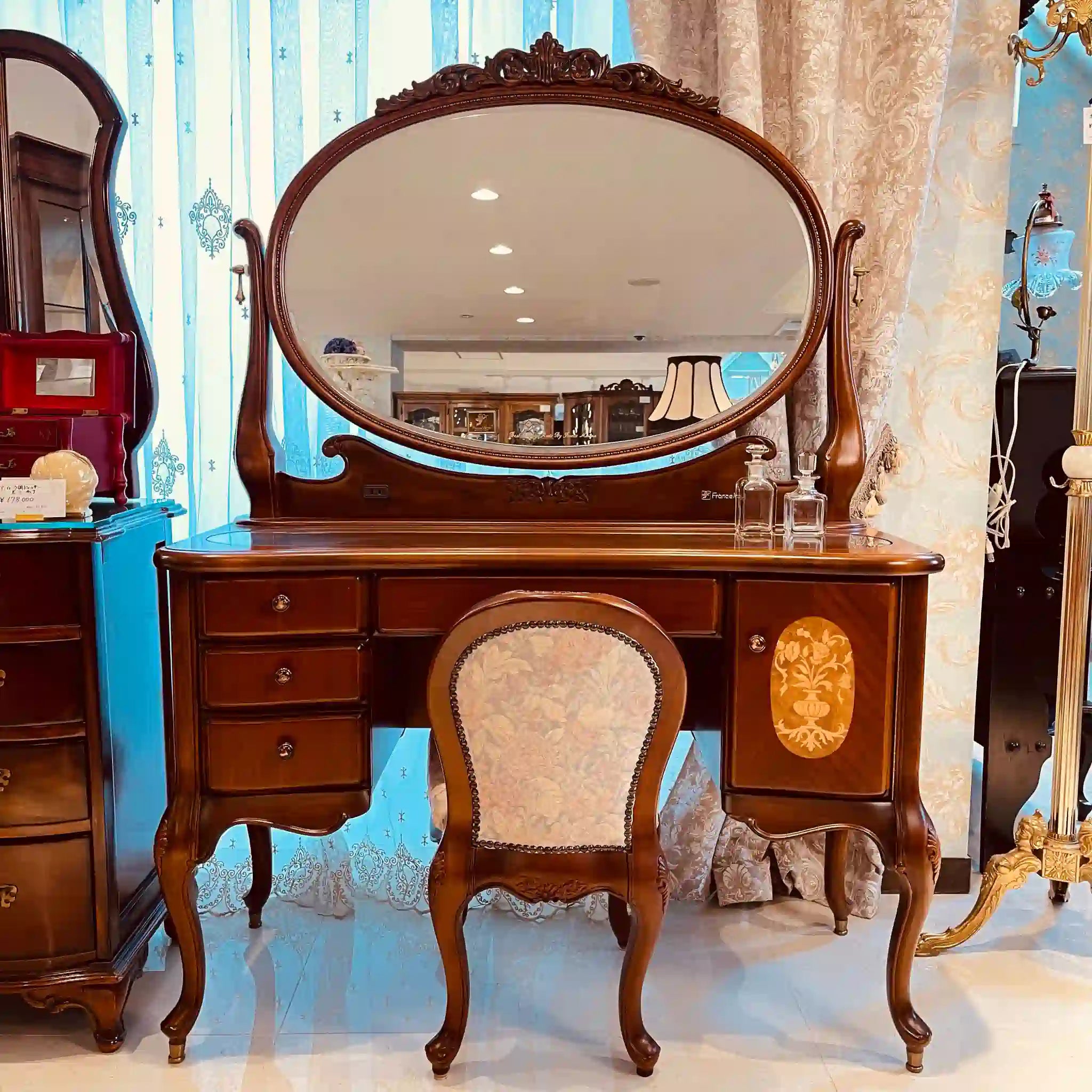 【リユース】 アンティーク調ドレッサー / チェア付き 猫脚