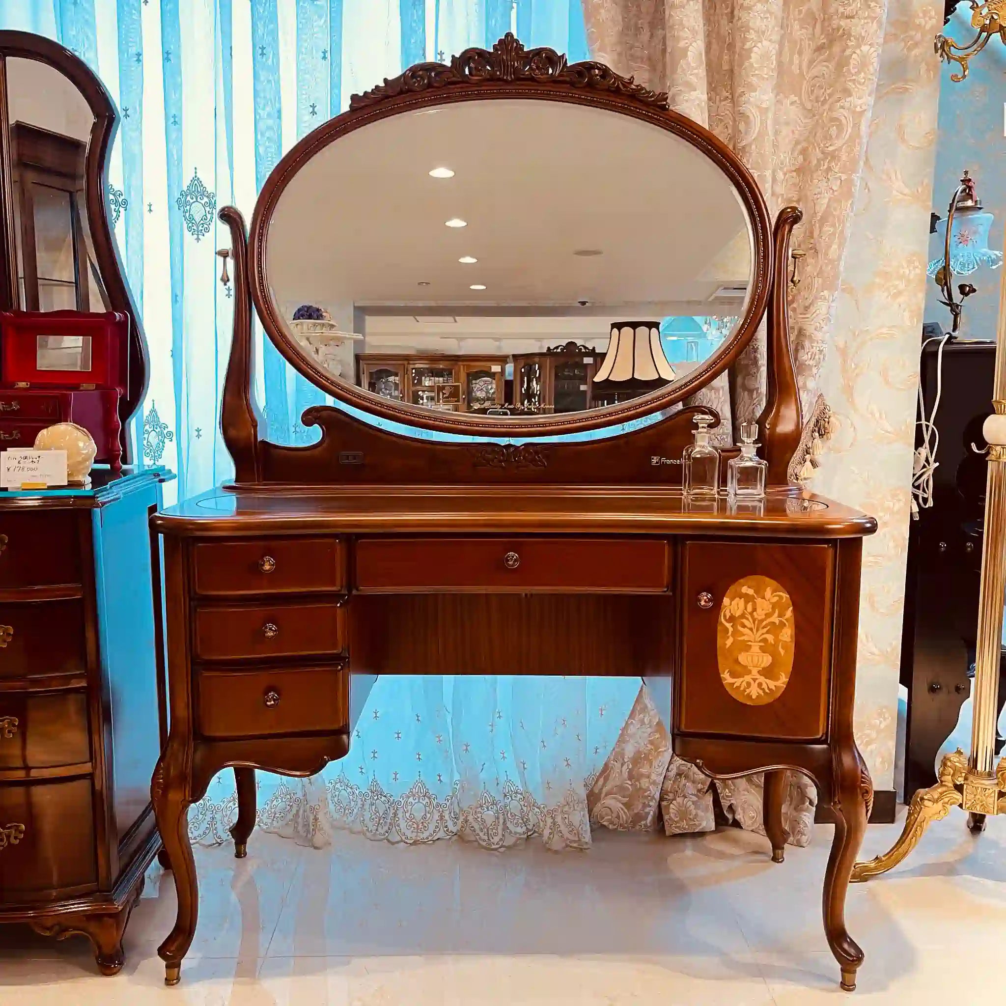 【リユース】 アンティーク調ドレッサー / チェア付き 猫脚