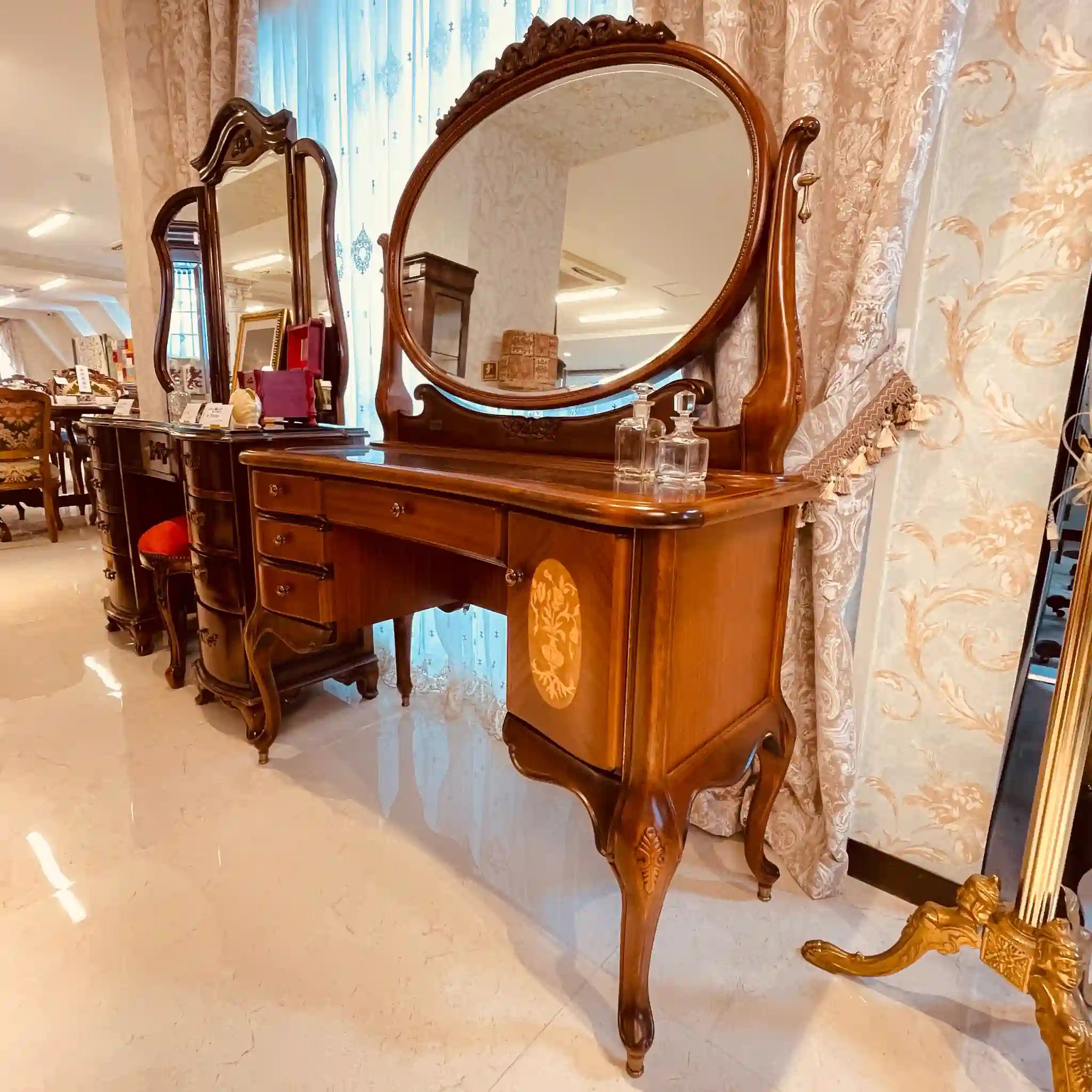 【リユース】 アンティーク調ドレッサー / チェア付き 猫脚