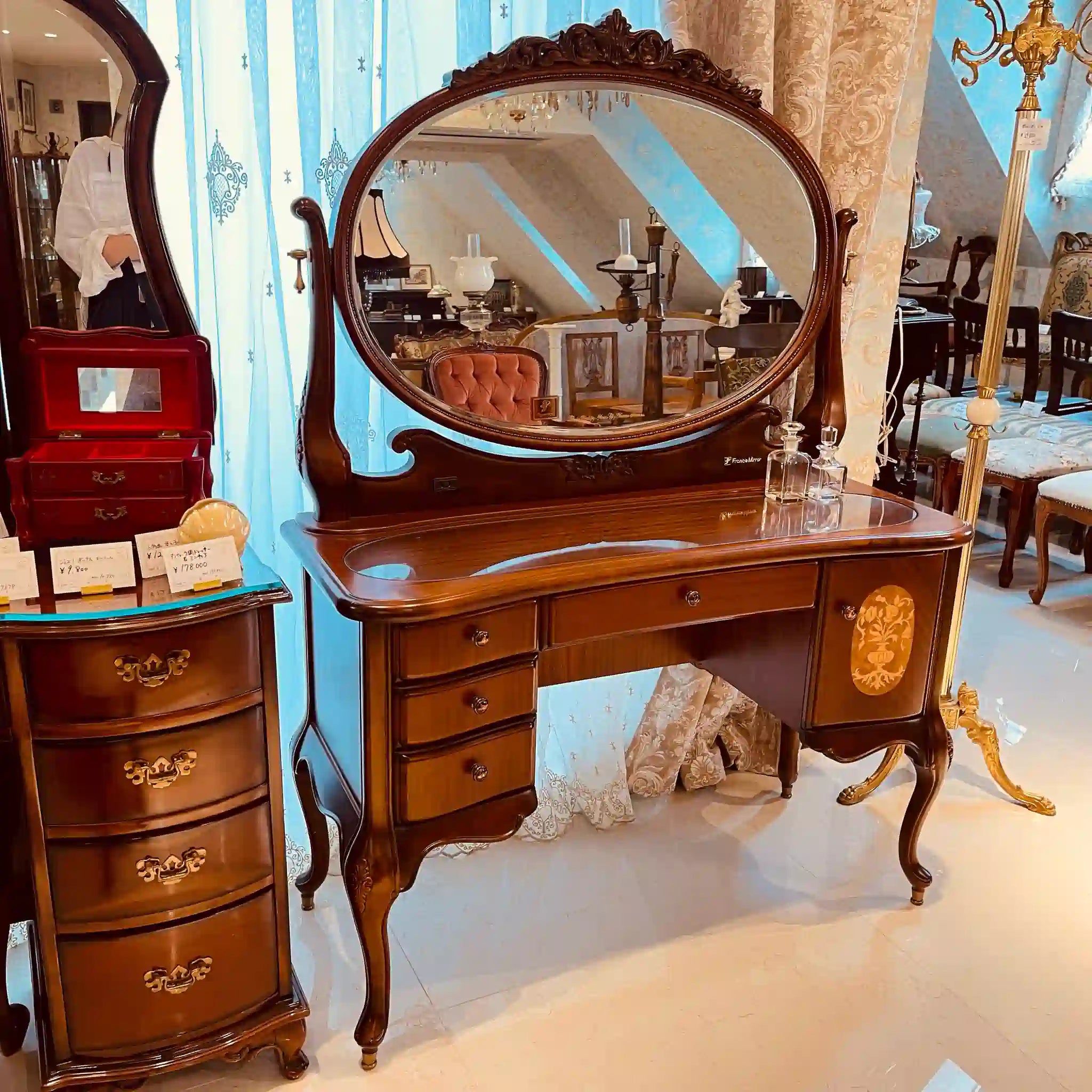 【リユース】 アンティーク調ドレッサー / チェア付き 猫脚