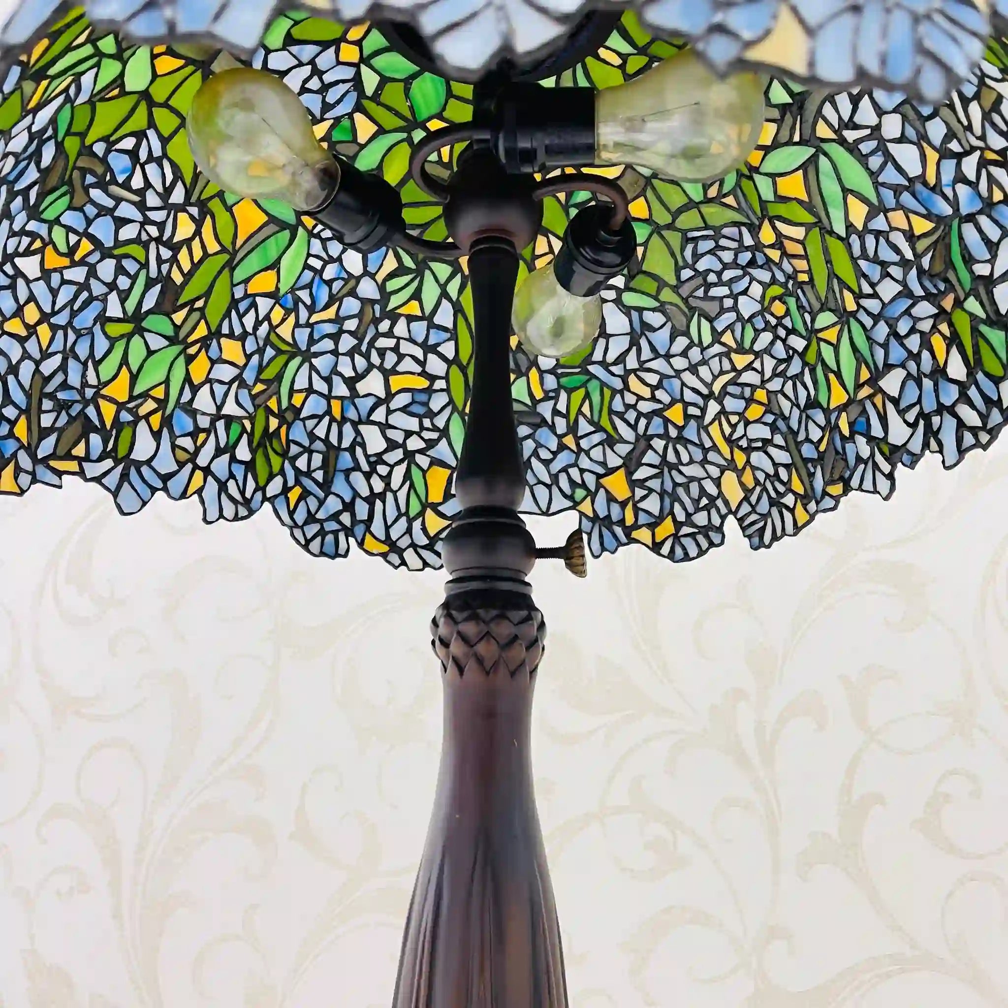 【リユース】 テーブルランプ / ティファニースタイル アールヌーヴォー様式 / Wisteria / 藤 (ふじ) デザイン ステンドグラスシェード ハンドメイド
