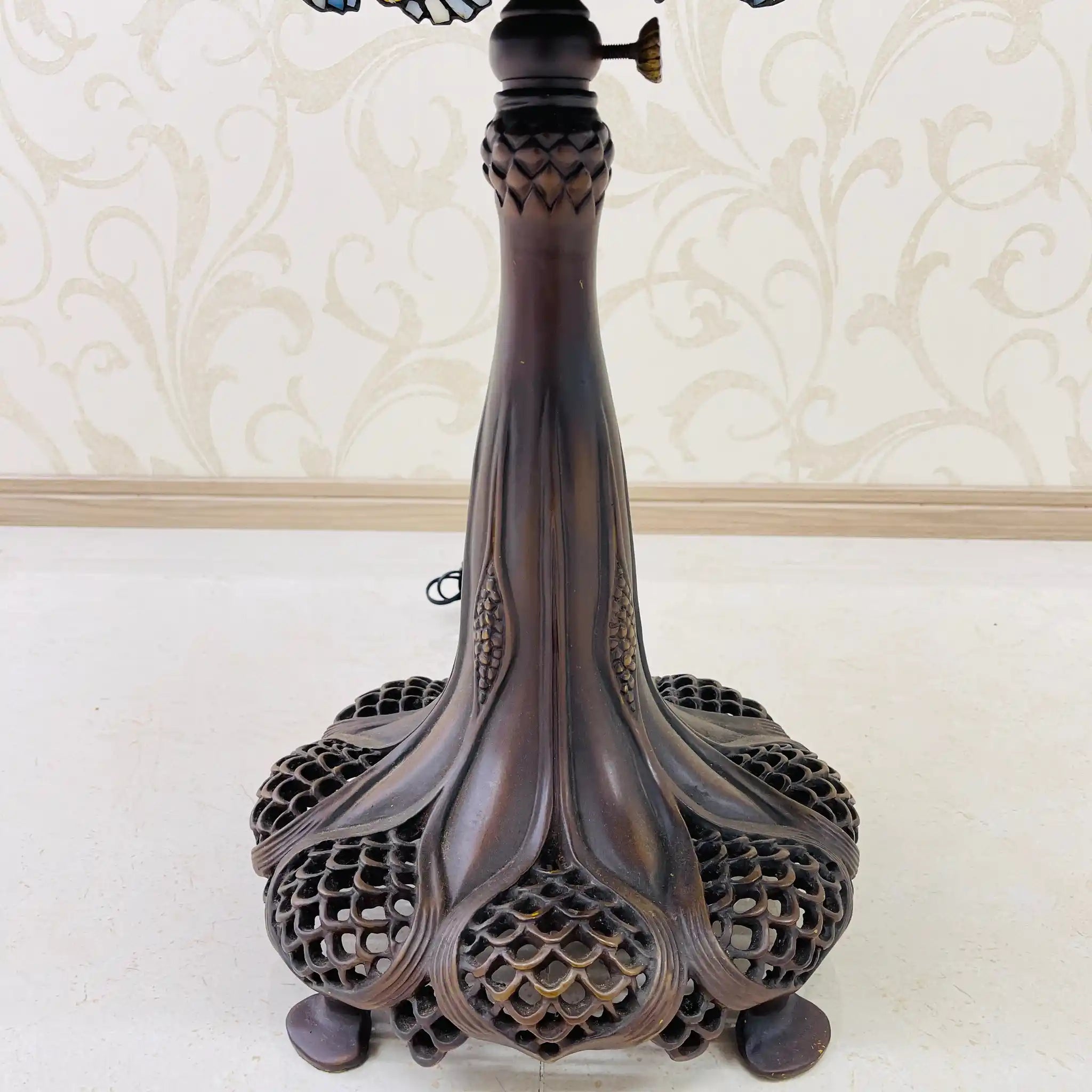 【リユース】 テーブルランプ / ティファニースタイル アールヌーヴォー様式 / Wisteria / 藤 (ふじ) デザイン ステンドグラスシェード ハンドメイド