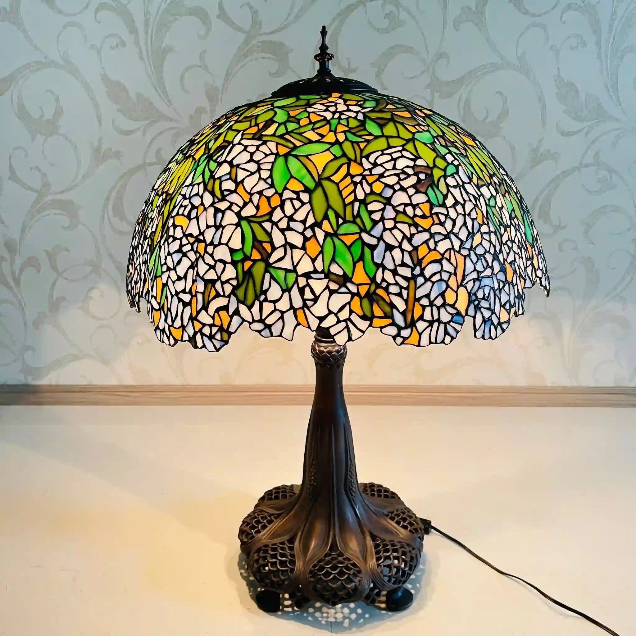 【リユース】 テーブルランプ / ティファニースタイル アールヌーヴォー様式 / Wisteria / 藤 (ふじ) デザイン ステンドグラスシェード ハンドメイド