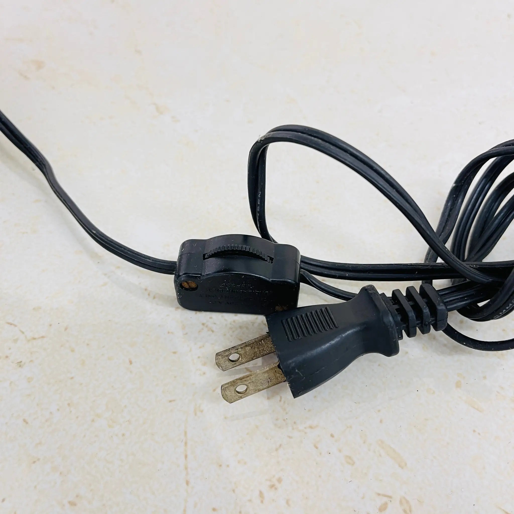 【リユース】 テーブルランプ / ティファニースタイル アールヌーヴォー様式 / Wisteria / 藤 (ふじ) デザイン ステンドグラスシェード ハンドメイド