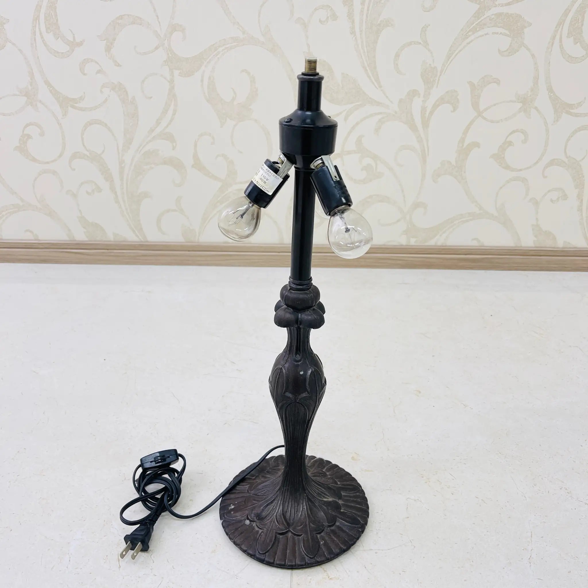 【リユース】 テーブルランプ / ティファニースタイル アールヌーヴォー様式 / ドラゴンフライ(トンボ)デザイン ステンドグラスシェード ハンドメイド