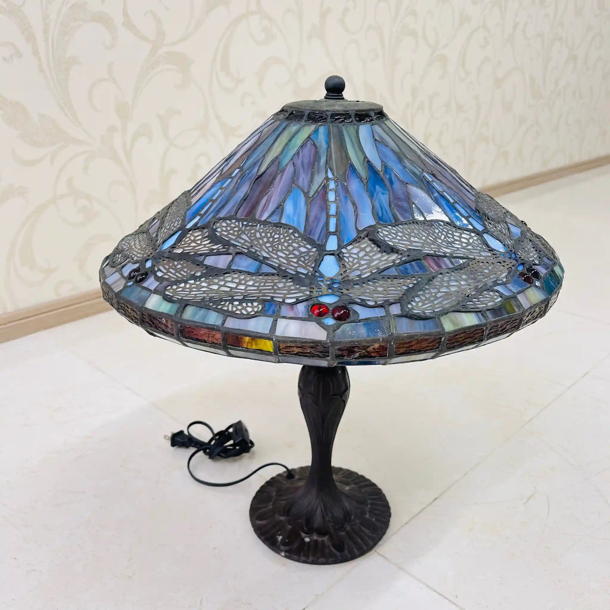 【リユース】 テーブルランプ / ティファニースタイル アールヌーヴォー様式 / ドラゴンフライ(トンボ)デザイン ステンドグラスシェード ハンドメイド