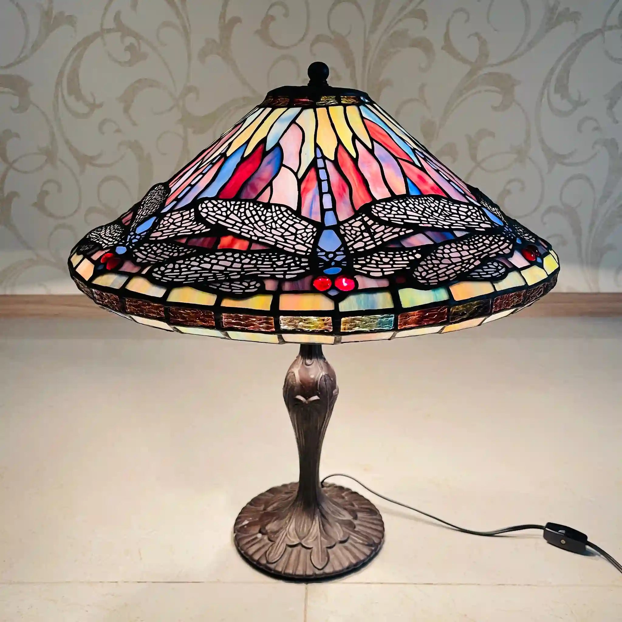 【リユース】 テーブルランプ / ティファニースタイル アールヌーヴォー様式 / ドラゴンフライ(トンボ)デザイン ステンドグラスシェード ハンドメイド