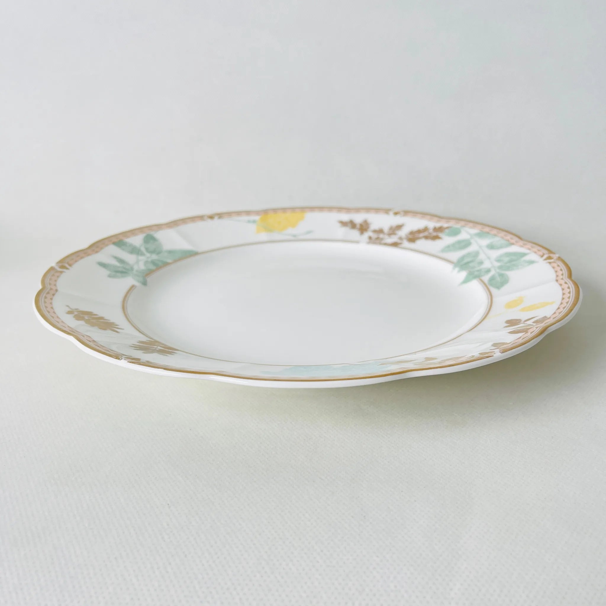 【リユース】 プレート(皿) / NARUMI / Bone China / 未使用