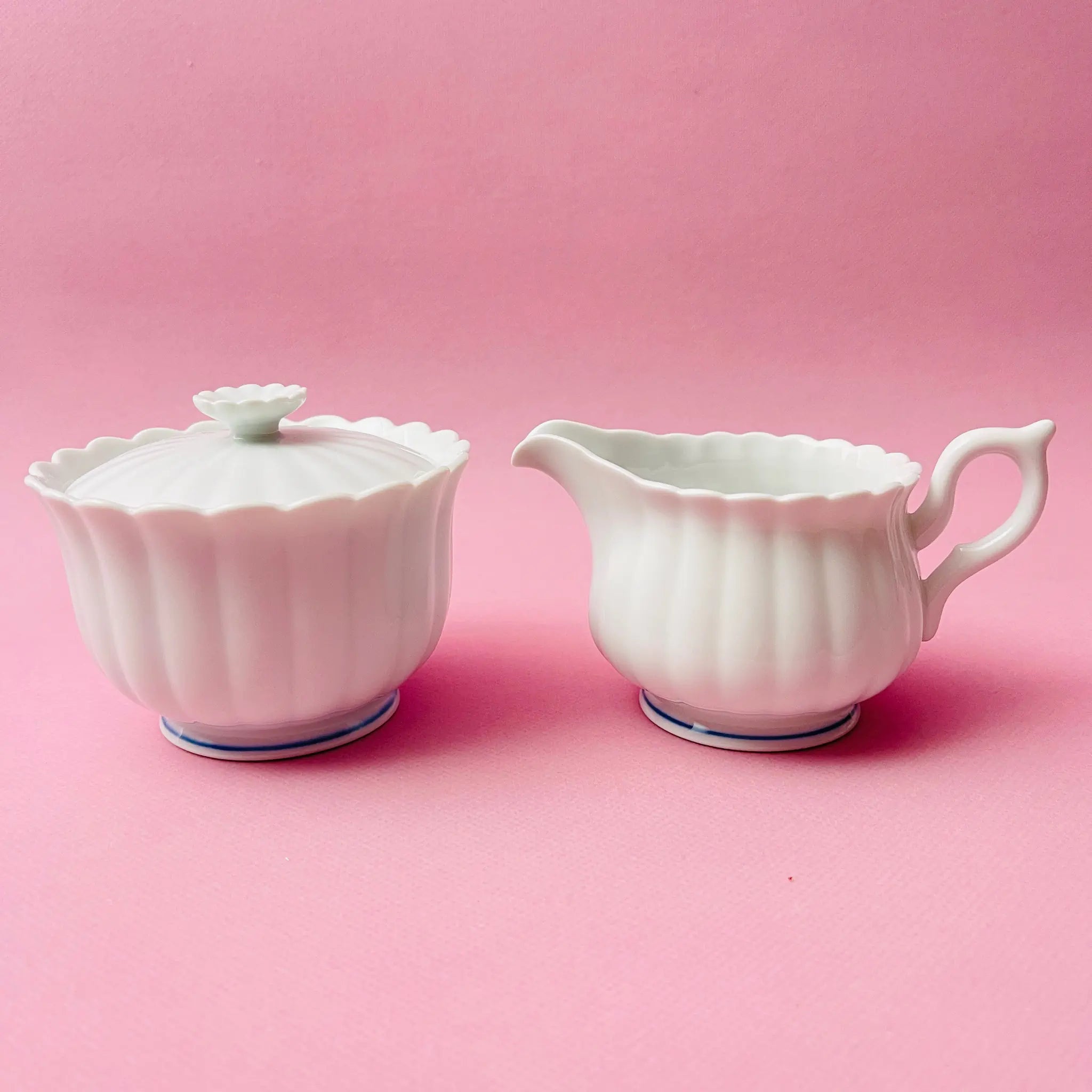 【リユース】 シュガーポット&クリーマーセット / 観山窯 / 白磁菊割,有田焼,伊万里焼き / 箱付き