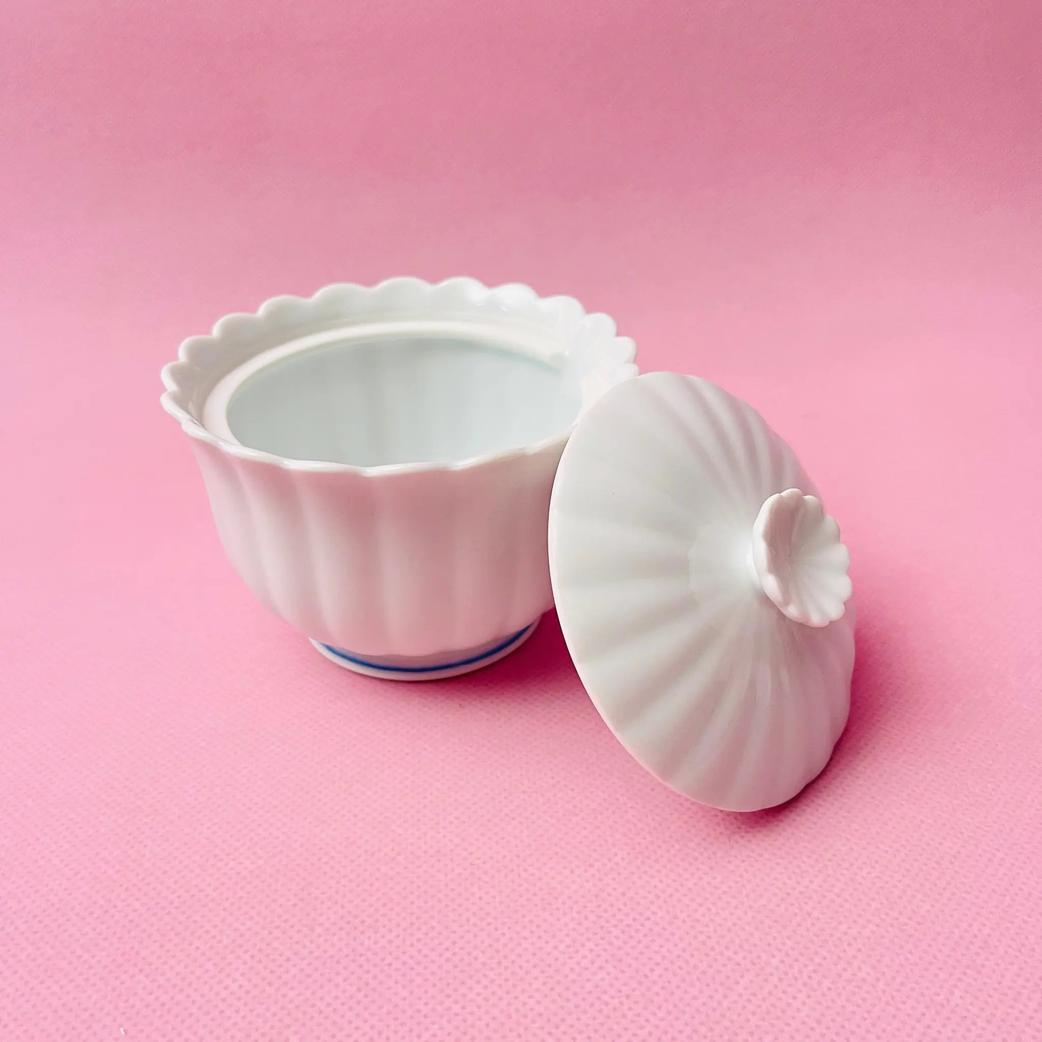 【リユース】 シュガーポット&クリーマーセット / 観山窯 / 白磁菊割,有田焼,伊万里焼き / 箱付き