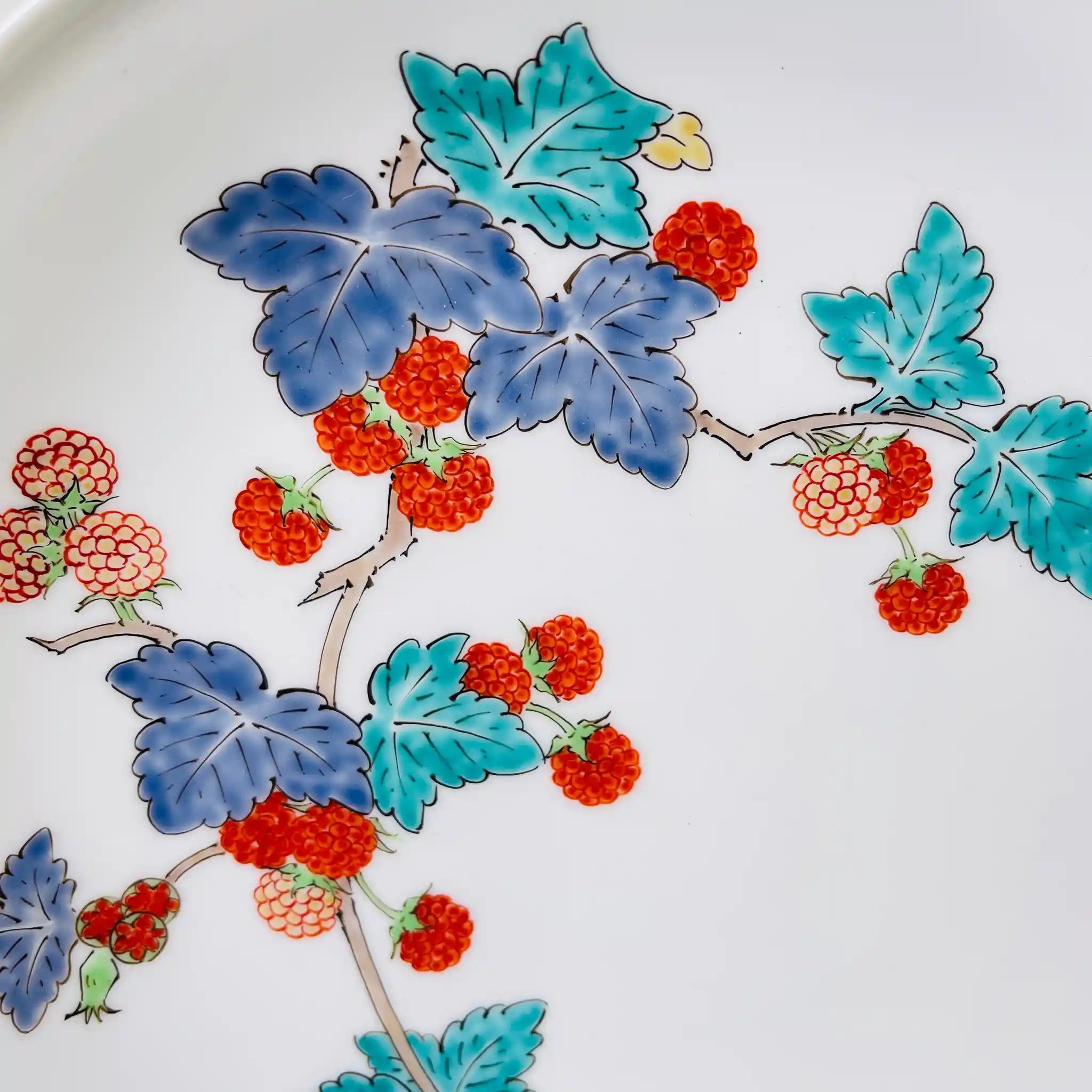 【骨董品】 額皿 / 十四代 酒井田柿右衛門窯 / 濁手苺文皿 / 陶磁器 / 日本 / 錦,有田焼 / 箱付き