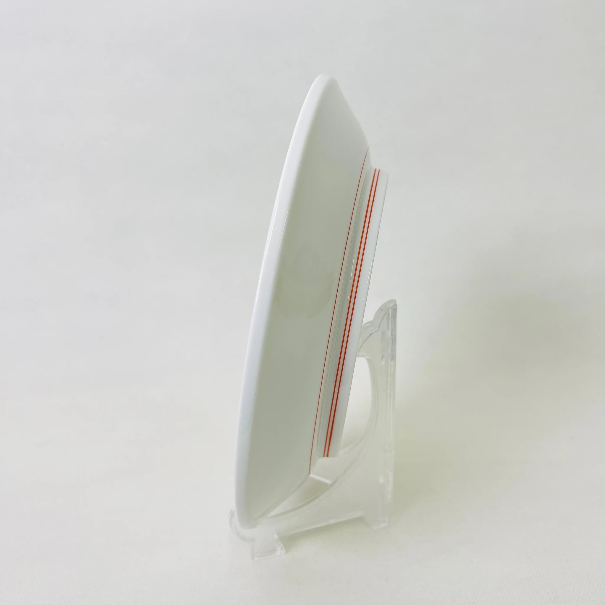 【骨董品】 額皿 / 十四代 酒井田柿右衛門窯 / 濁手苺文皿 / 陶磁器 / 日本 / 錦,有田焼 / 箱付き