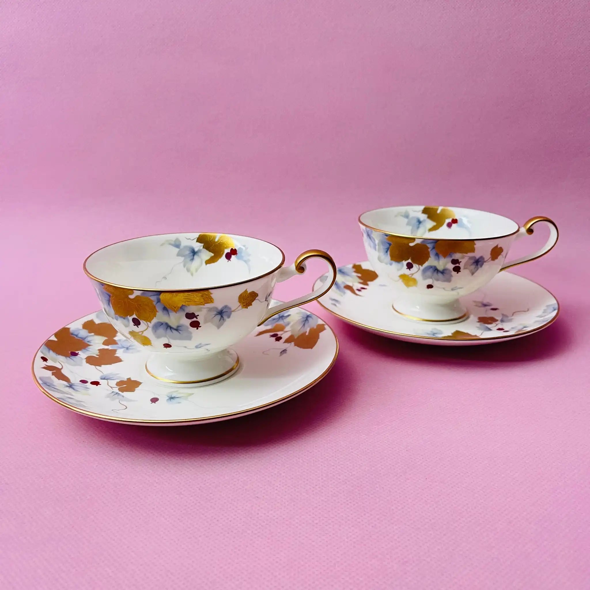 【リユース】 ティーカップ 2P / NARUMI(ナルミ) / エグゼクティブコレクション / Bone China / 日本 / 葡萄柄の色絵金彩 / 箱付き