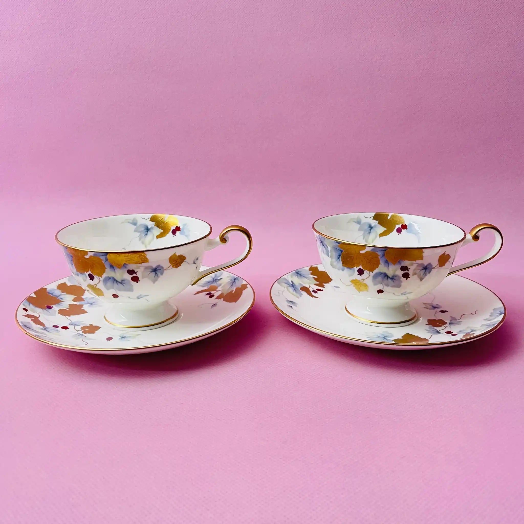 【リユース】 ティーカップ 2P / NARUMI(ナルミ) / エグゼクティブコレクション / Bone China / 日本 / 葡萄柄の色絵金彩 / 箱付き
