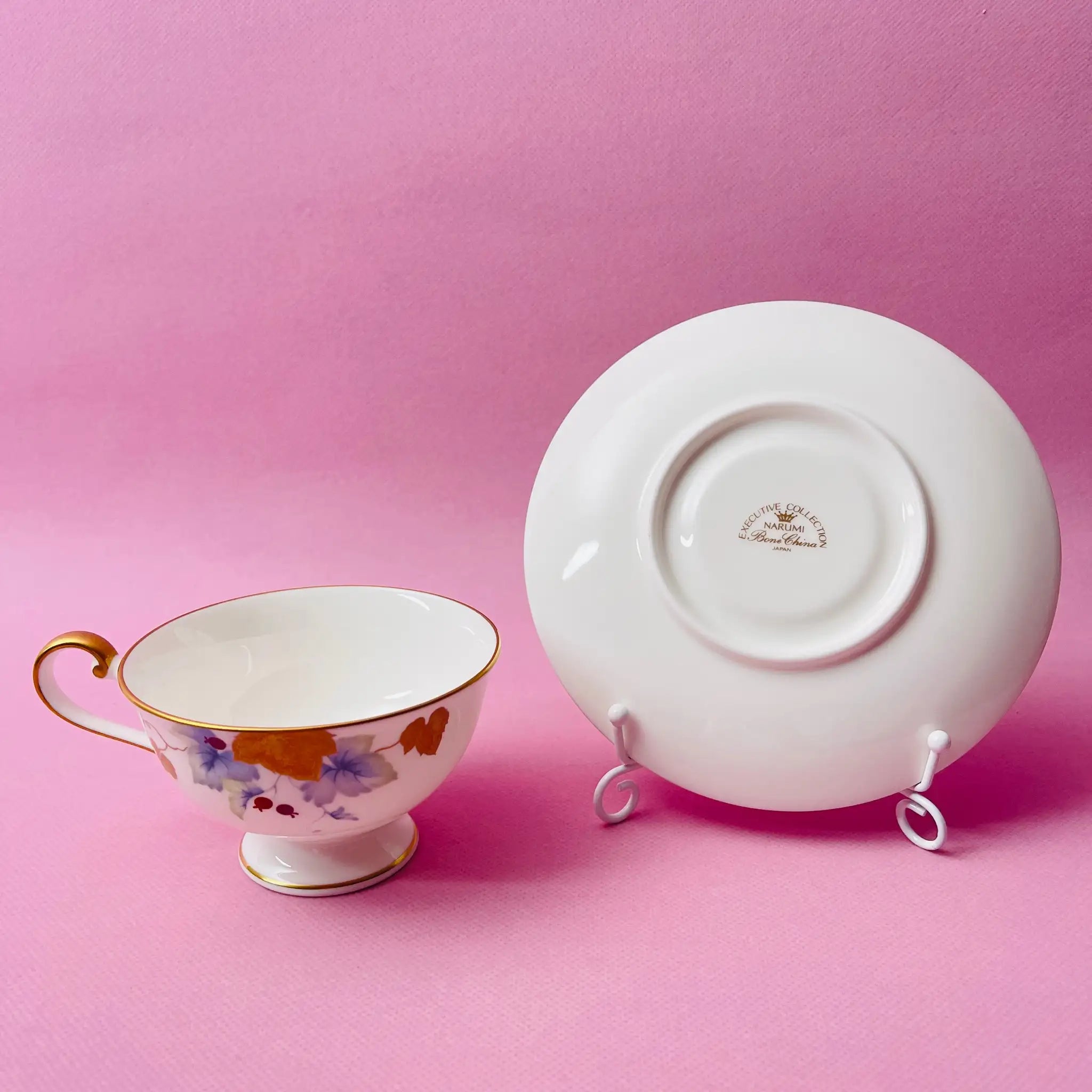 【リユース】 ティーカップ 2P / NARUMI(ナルミ) / エグゼクティブコレクション / Bone China / 日本 / 葡萄柄の色絵金彩 / 箱付き