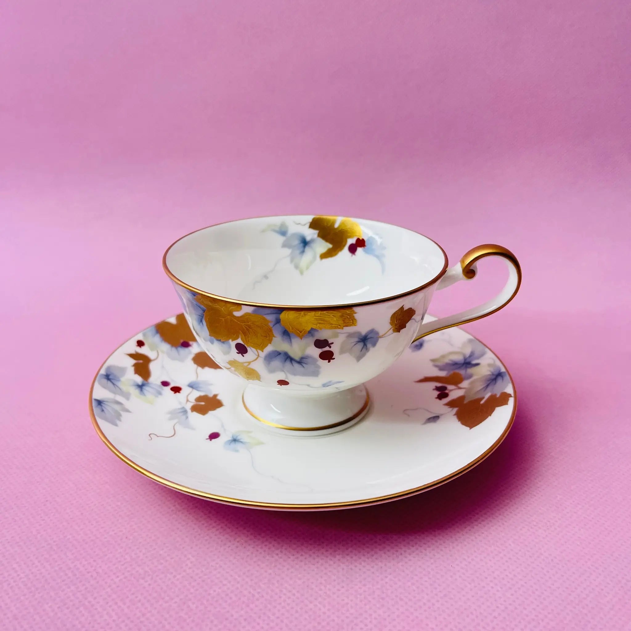 【リユース】 ティーカップ 2P / NARUMI(ナルミ) / エグゼクティブコレクション / Bone China / 日本 / 葡萄柄の色絵金彩 / 箱付き