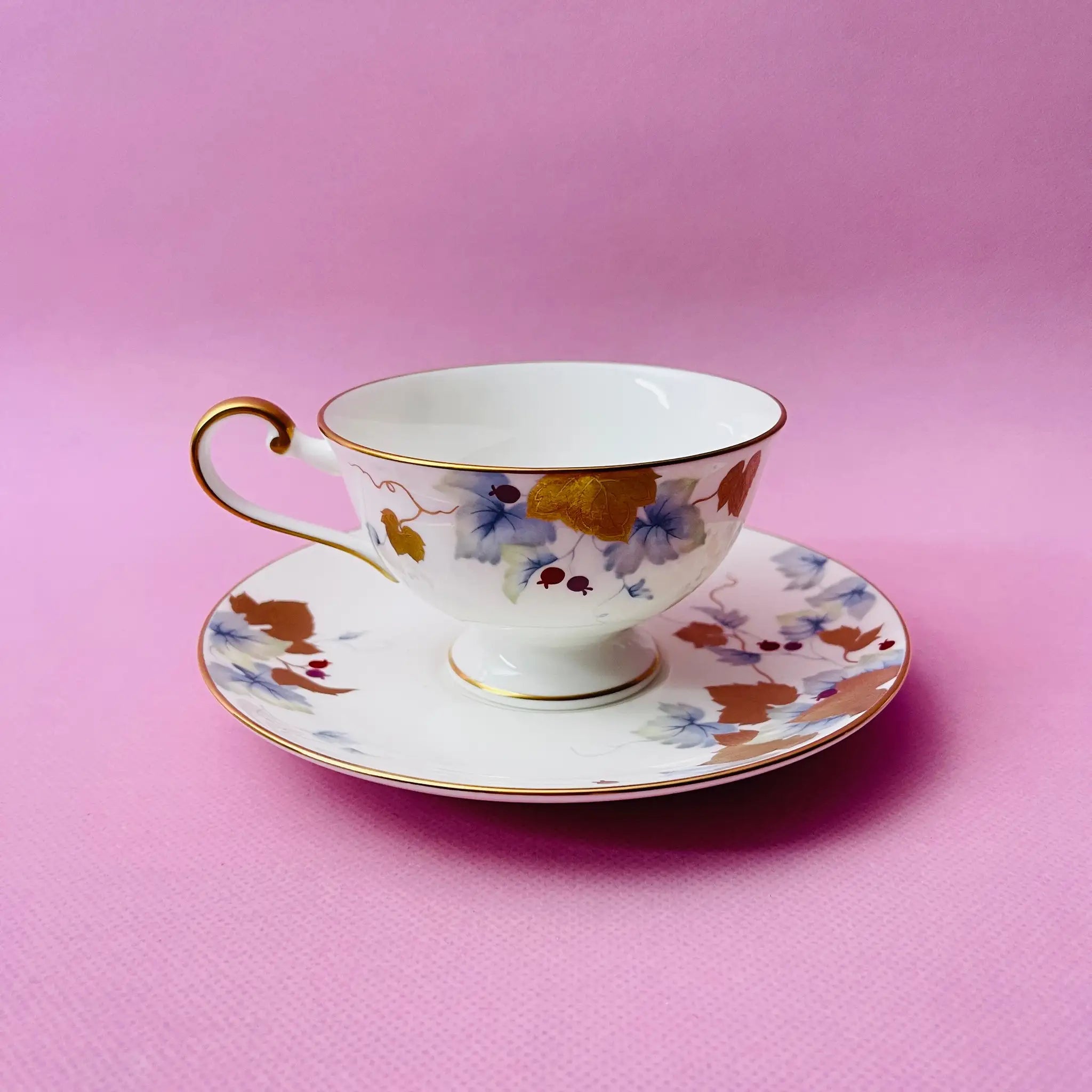 【リユース】 ティーカップ 2P / NARUMI(ナルミ) / エグゼクティブコレクション / Bone China / 日本 / 葡萄柄の色絵金彩 / 箱付き