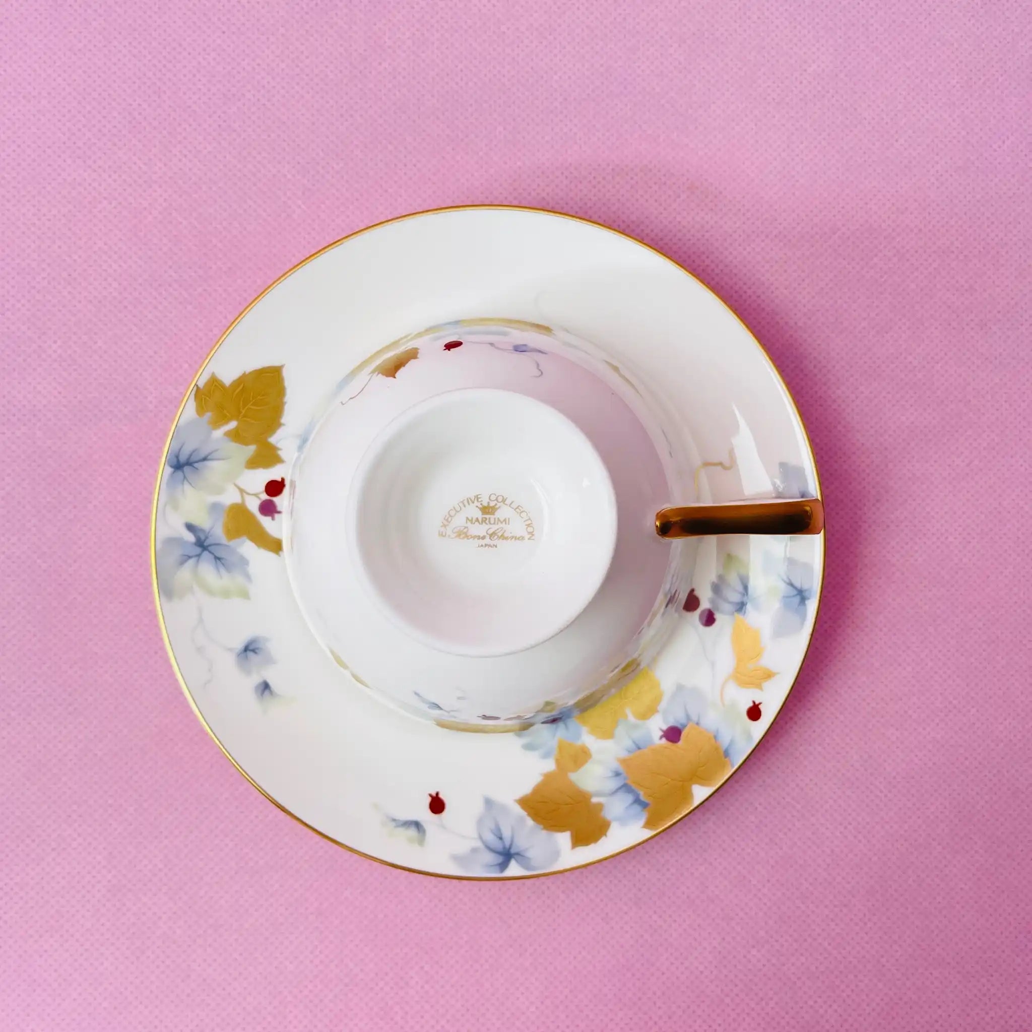 【リユース】 ティーカップ 2P / NARUMI(ナルミ) / エグゼクティブコレクション / Bone China / 日本 / 葡萄柄の色絵金彩 / 箱付き