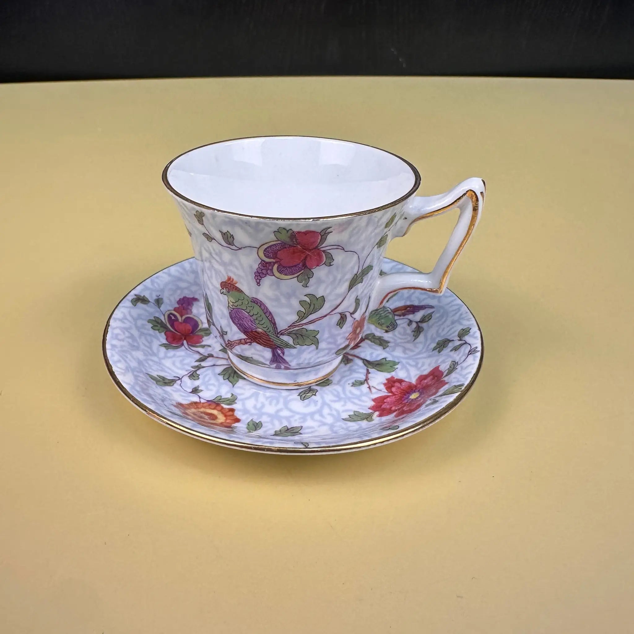【アンティーク】 ミニティーカップ&ソーサーセット / Crown Staffordshire(クラウンスタッフォードシャー) / Fine Born China / イギリス