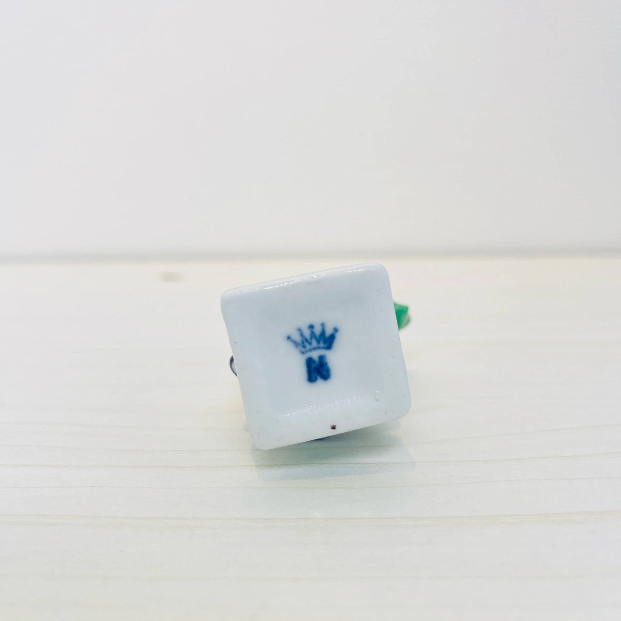 【アンティーク】 フィギュリン(陶磁器人形) /
/ 19世紀以降 / イギリス