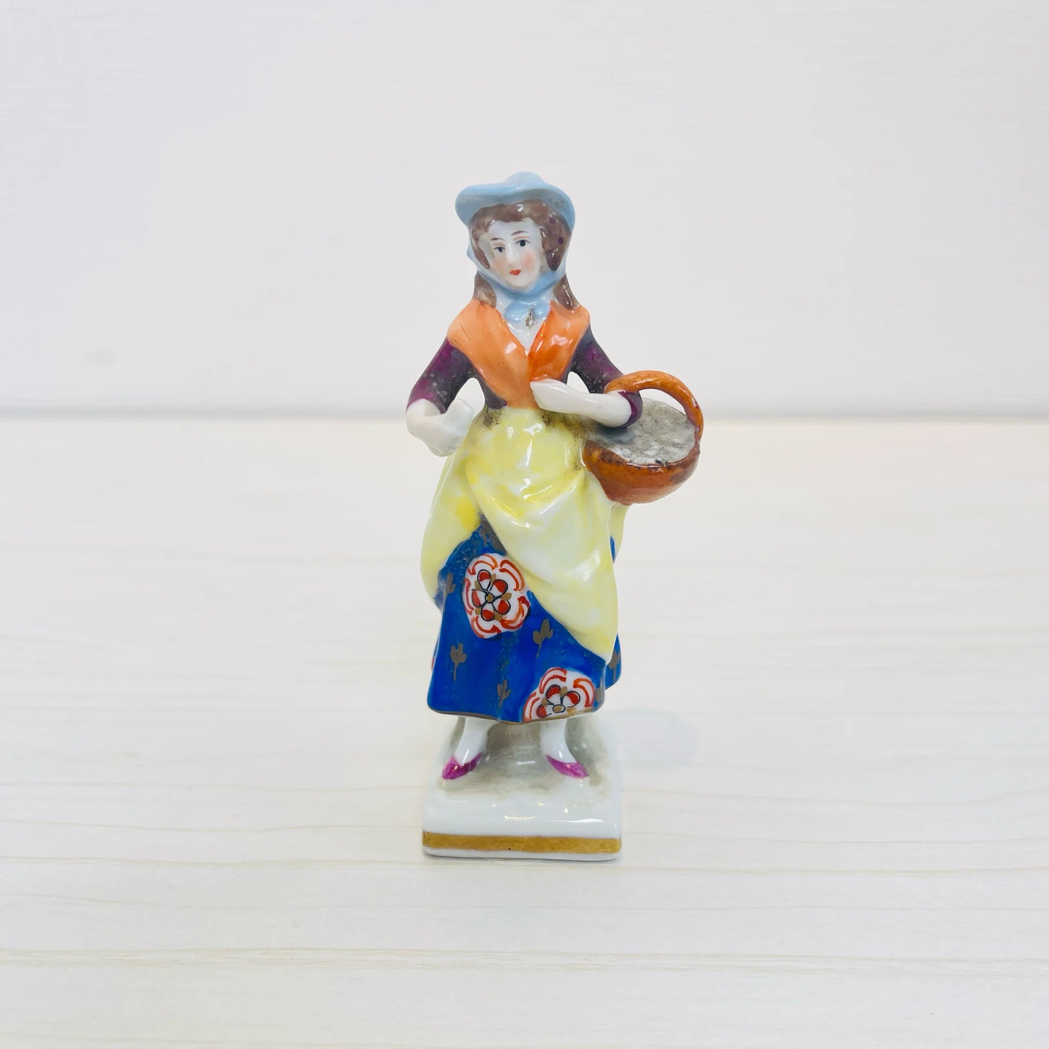 【アンティーク】 フィギュリン(磁器人形) / 19世紀以降 / イギリス