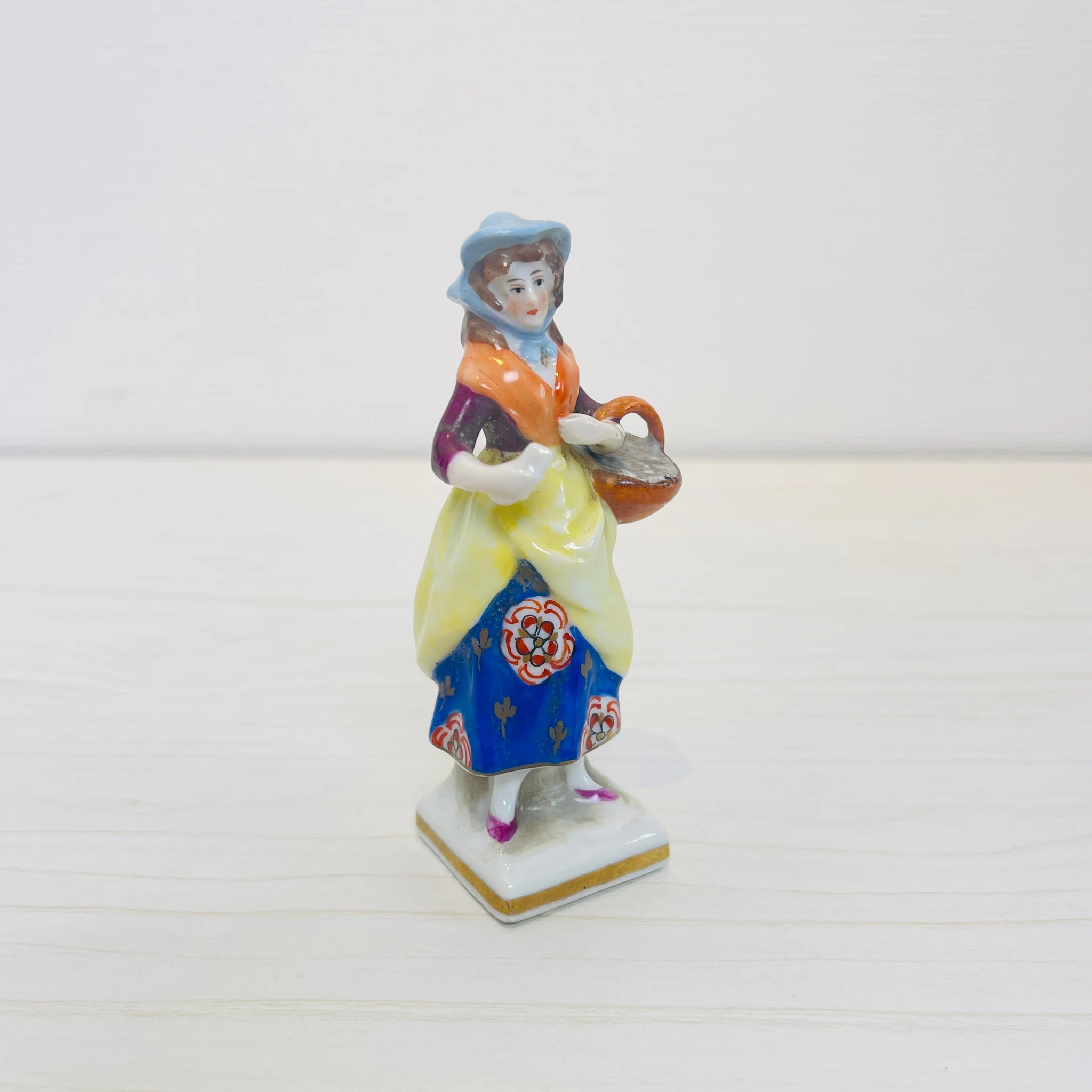 【アンティーク】 フィギュリン(磁器人形) / 19世紀以降 / イギリス