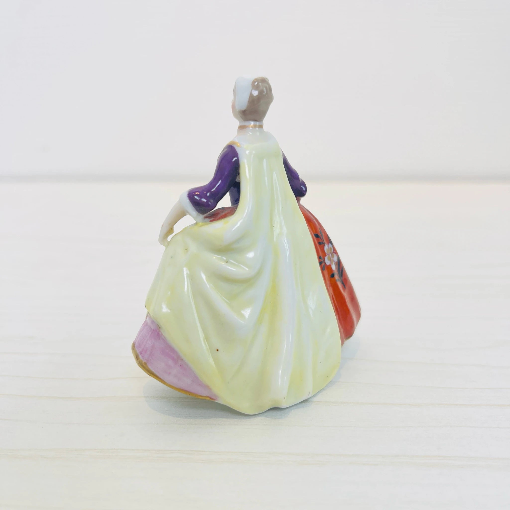 【アンティーク】 フィギュリン(磁器人形) / 19世紀以降 / イギリス