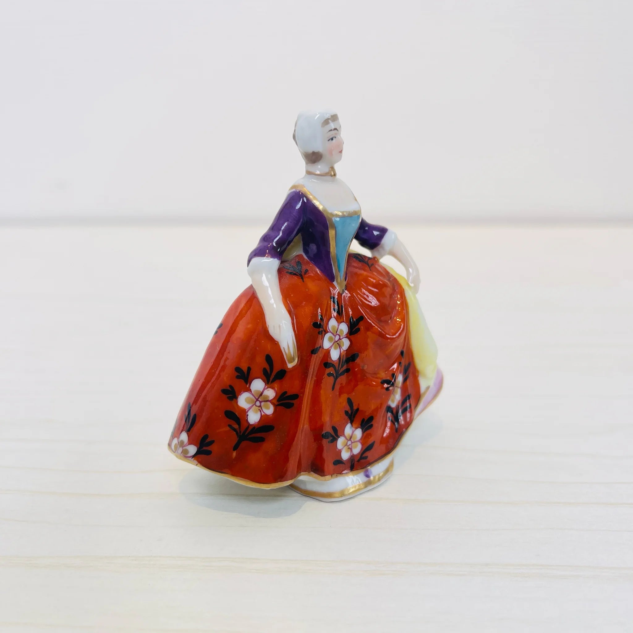 【アンティーク】 フィギュリン(磁器人形) / 19世紀以降 / イギリス