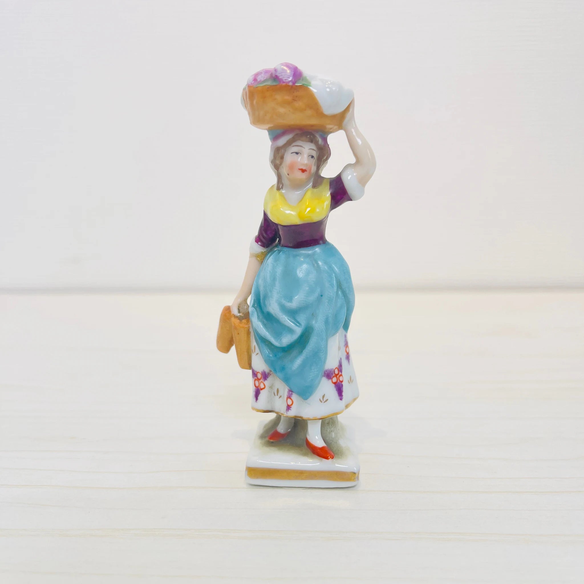 【アンティーク】 フィギュリン(磁器人形) / 19世紀以降 / イギリス