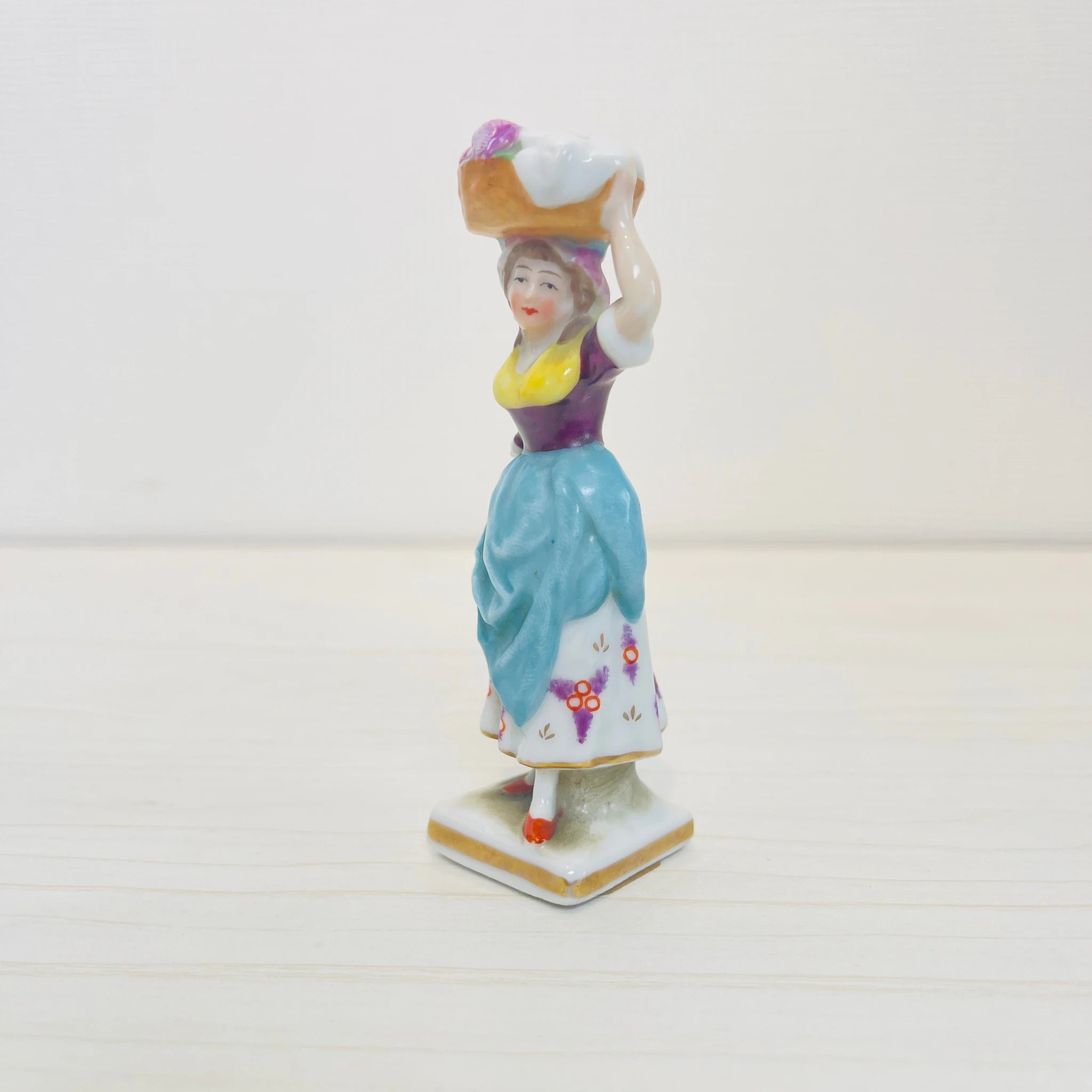 【アンティーク】 フィギュリン(磁器人形) / 19世紀以降 / イギリス