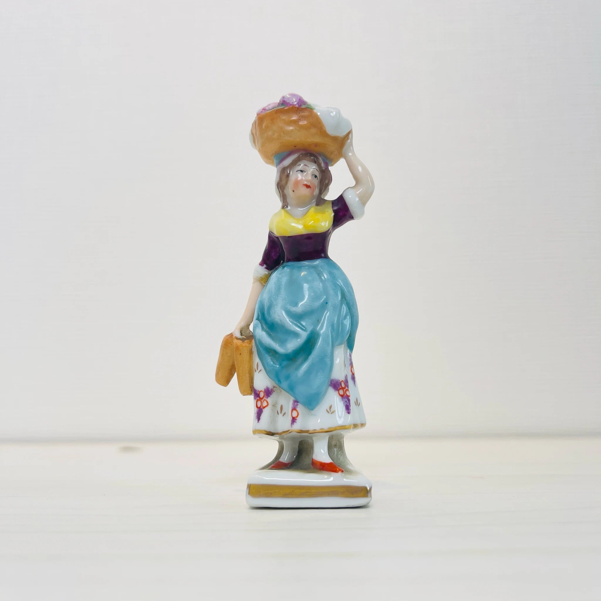 【アンティーク】 フィギュリン(磁器人形) / 19世紀以降 / イギリス