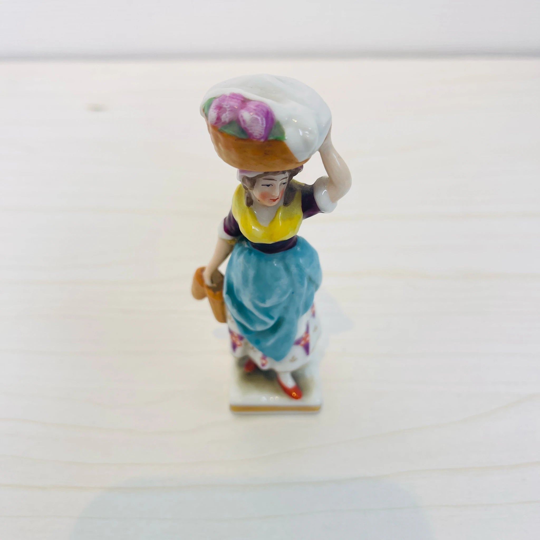【アンティーク】 フィギュリン(磁器人形) / 19世紀以降 / イギリス