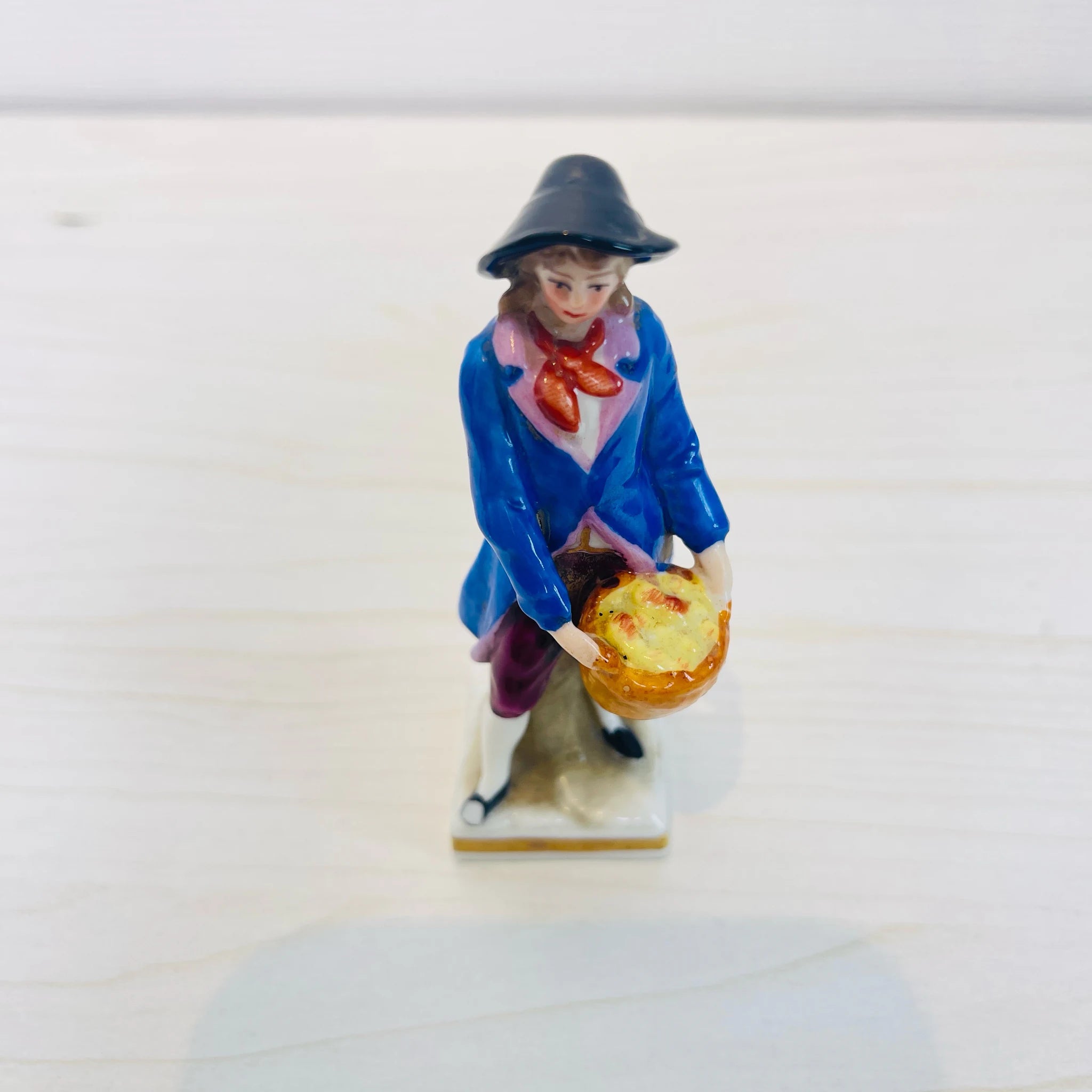 【アンティーク】 フィギュリン(磁器人形) / Watson & Co / Delhouse of John'a Port Salisbury / 19世紀以降 / イギリス / Watson&Co