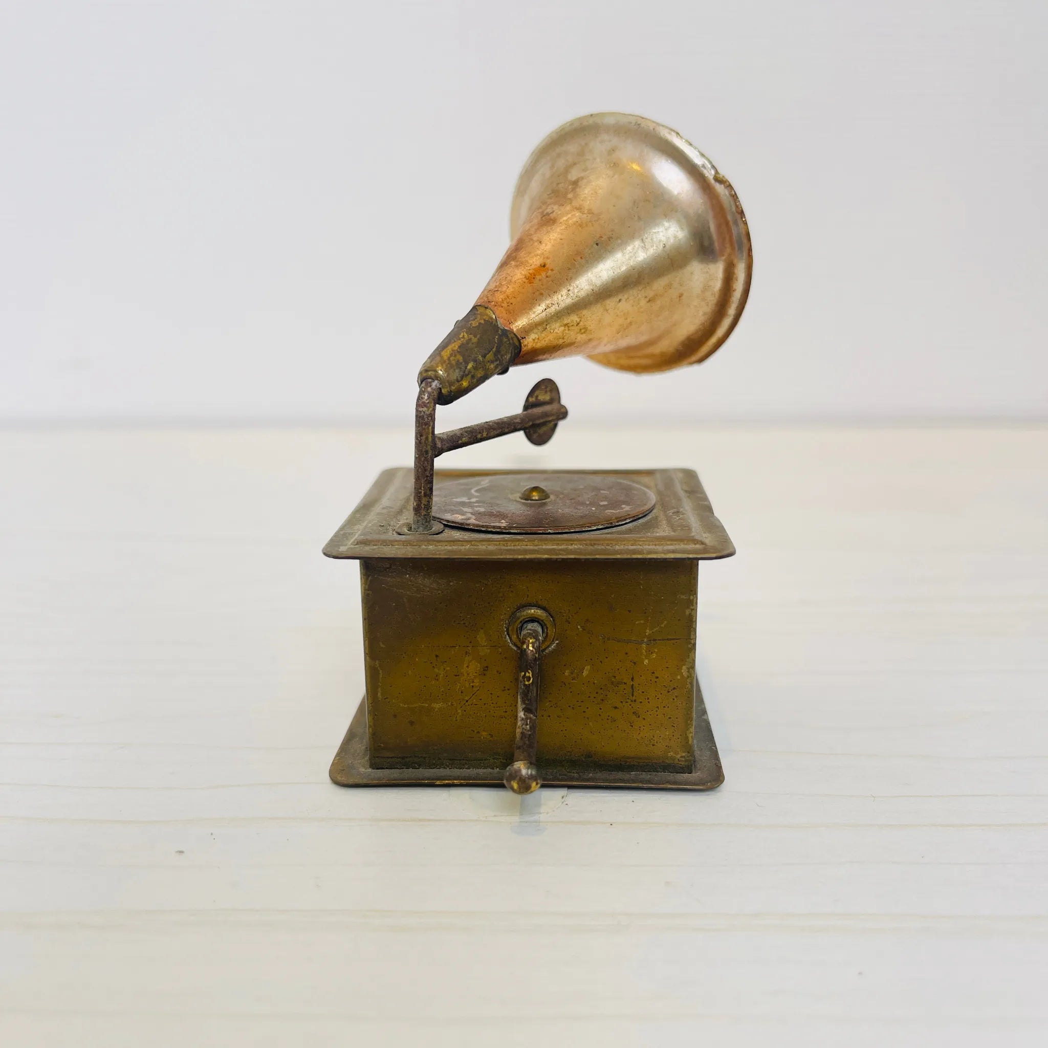 【アンティーク】 真鍮製ミニチュアフィギュア / ラッパ蓄音機 レコード / 真鍮