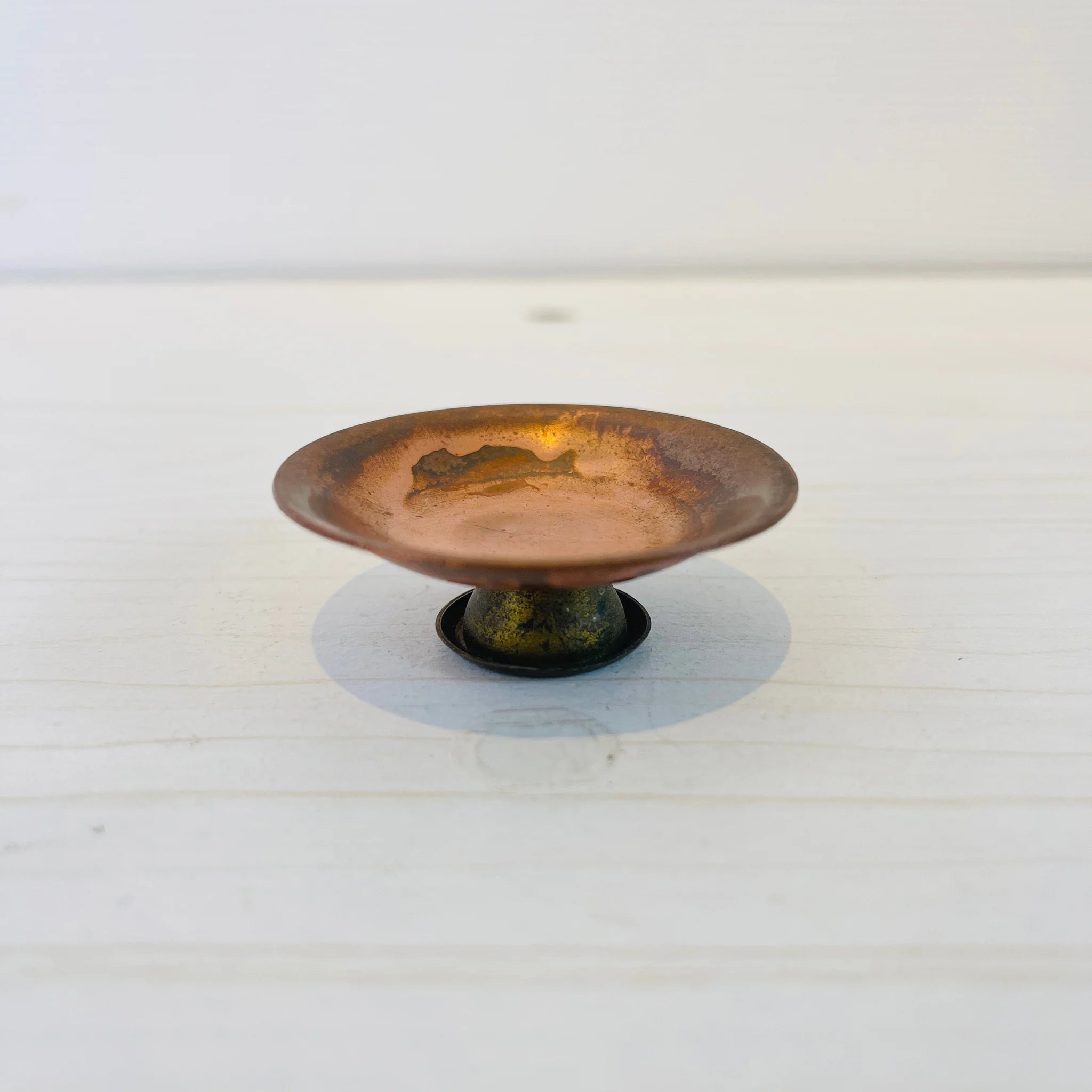 【アンティーク】 真鍮製ミニチュアフィギュア / 脚付きお皿 / 真鍮